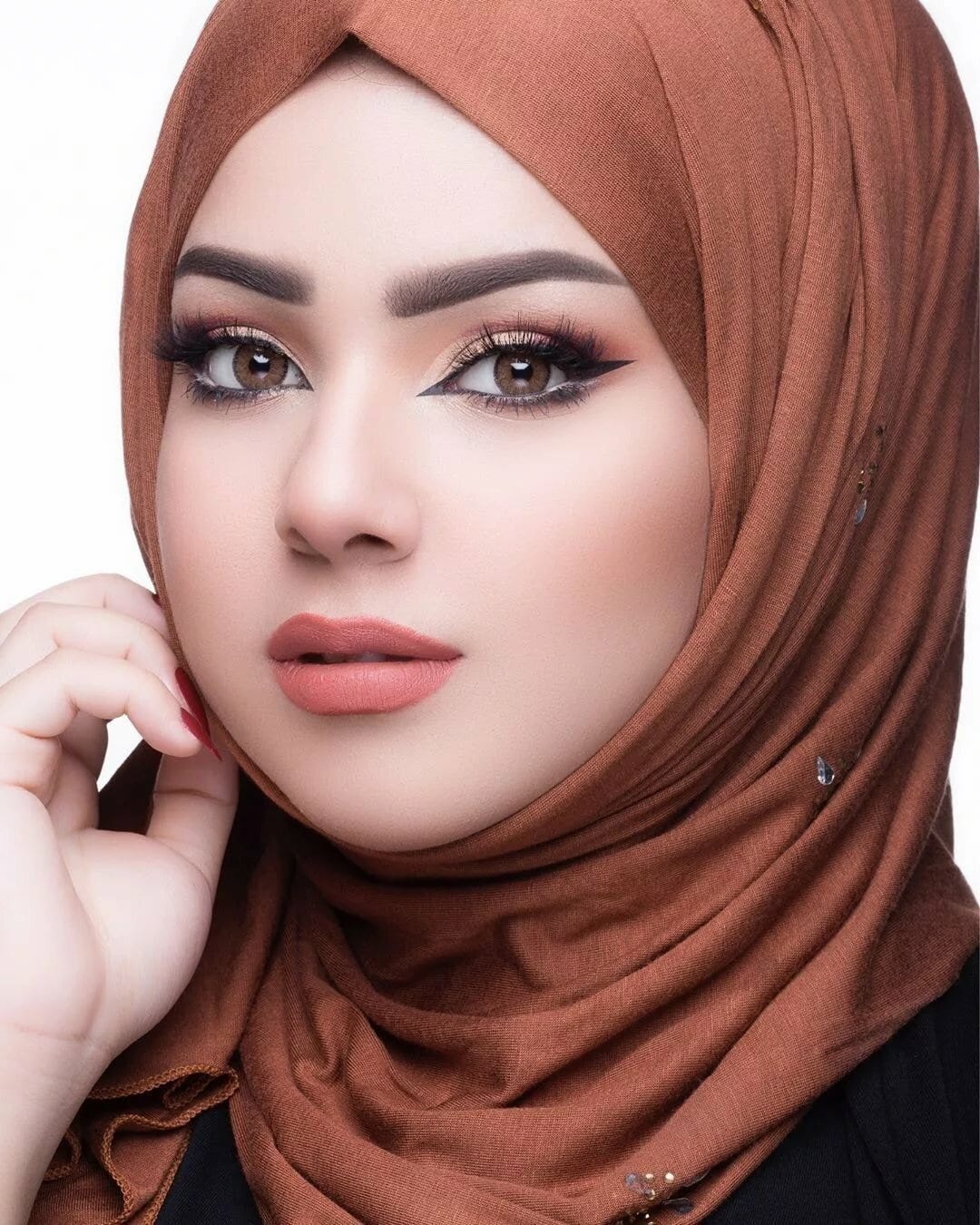 Pretty arabian girl saima only dates