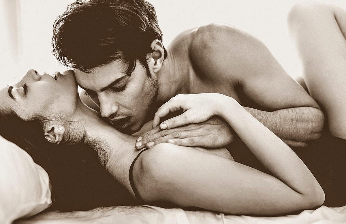 Женщина целует спящего мужчину 80 фото - секс фото 