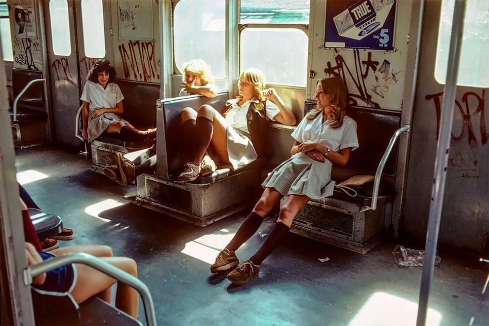 Фотографии из 80-х со страстными лесбиянками