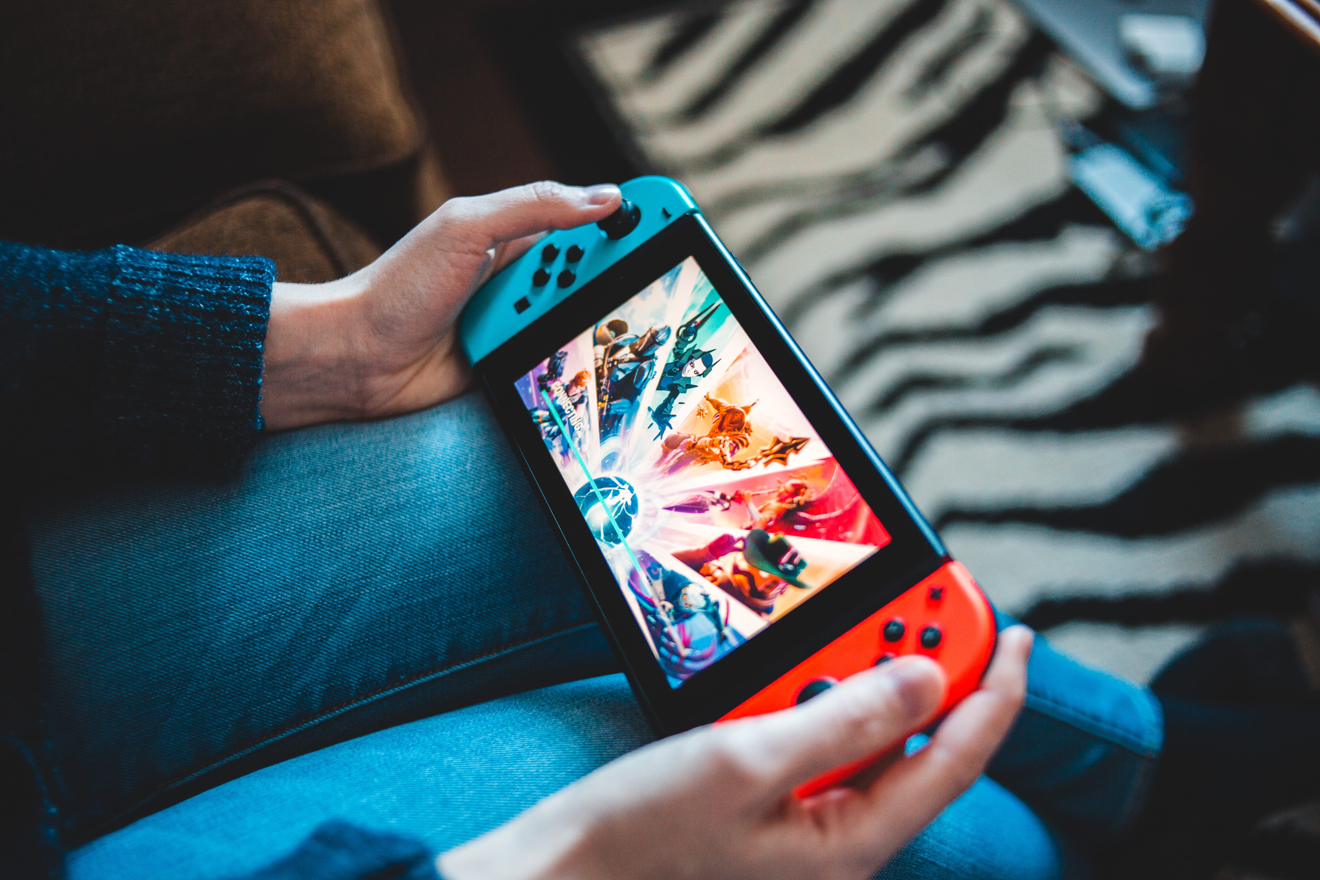 Nintendo Switch VS Logitech G Cloud: Ultimate Handheld Battle