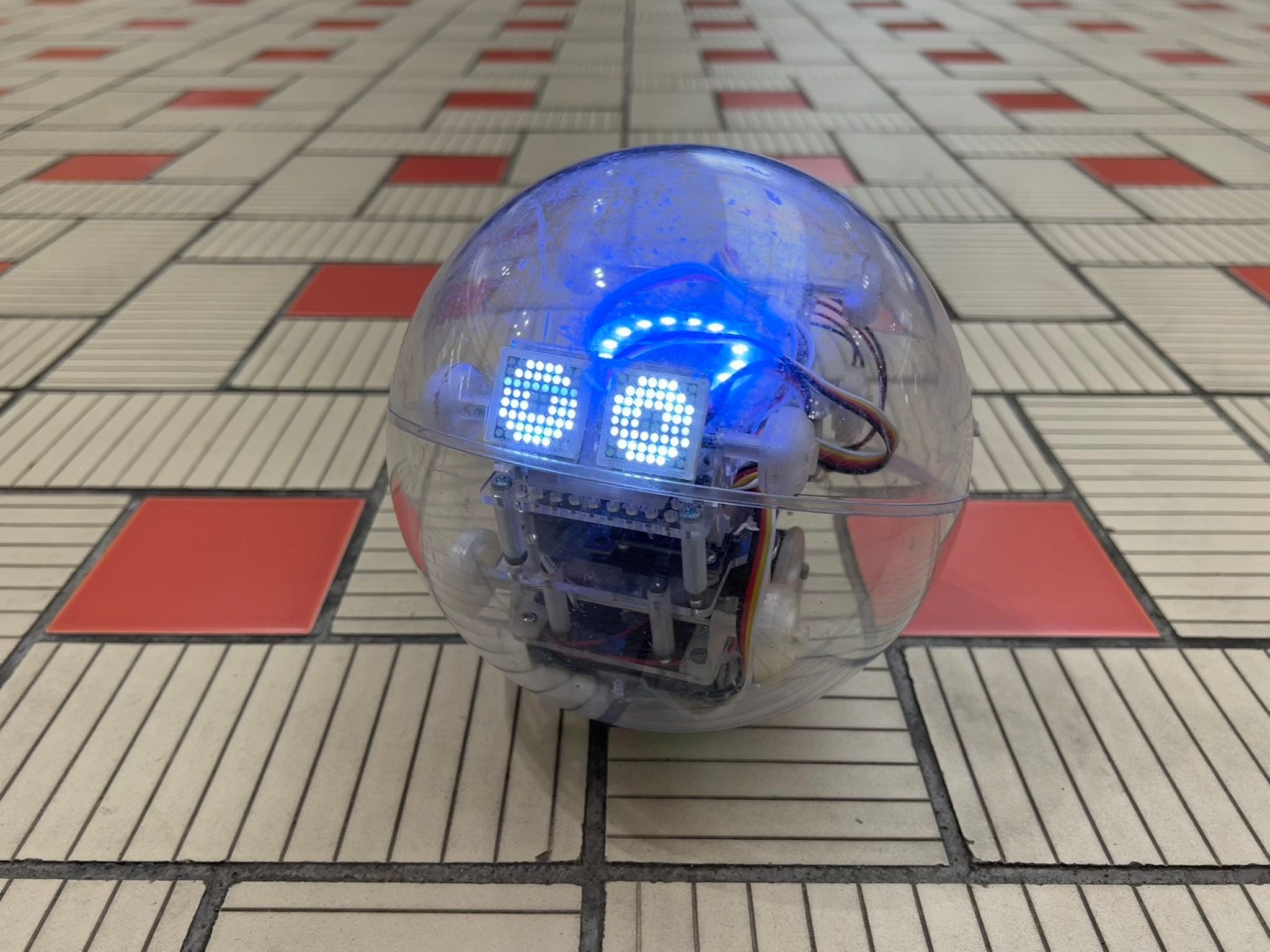 NT金沢2025: omicro Flux 球体型バランス制御ロボットの展示