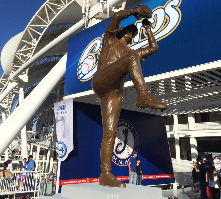 Fernando Valenzuelaフィギュア☆ドジャースタジアム Fernando Valenzuela bobblehead night at Dodger Stadium 🙌 who's