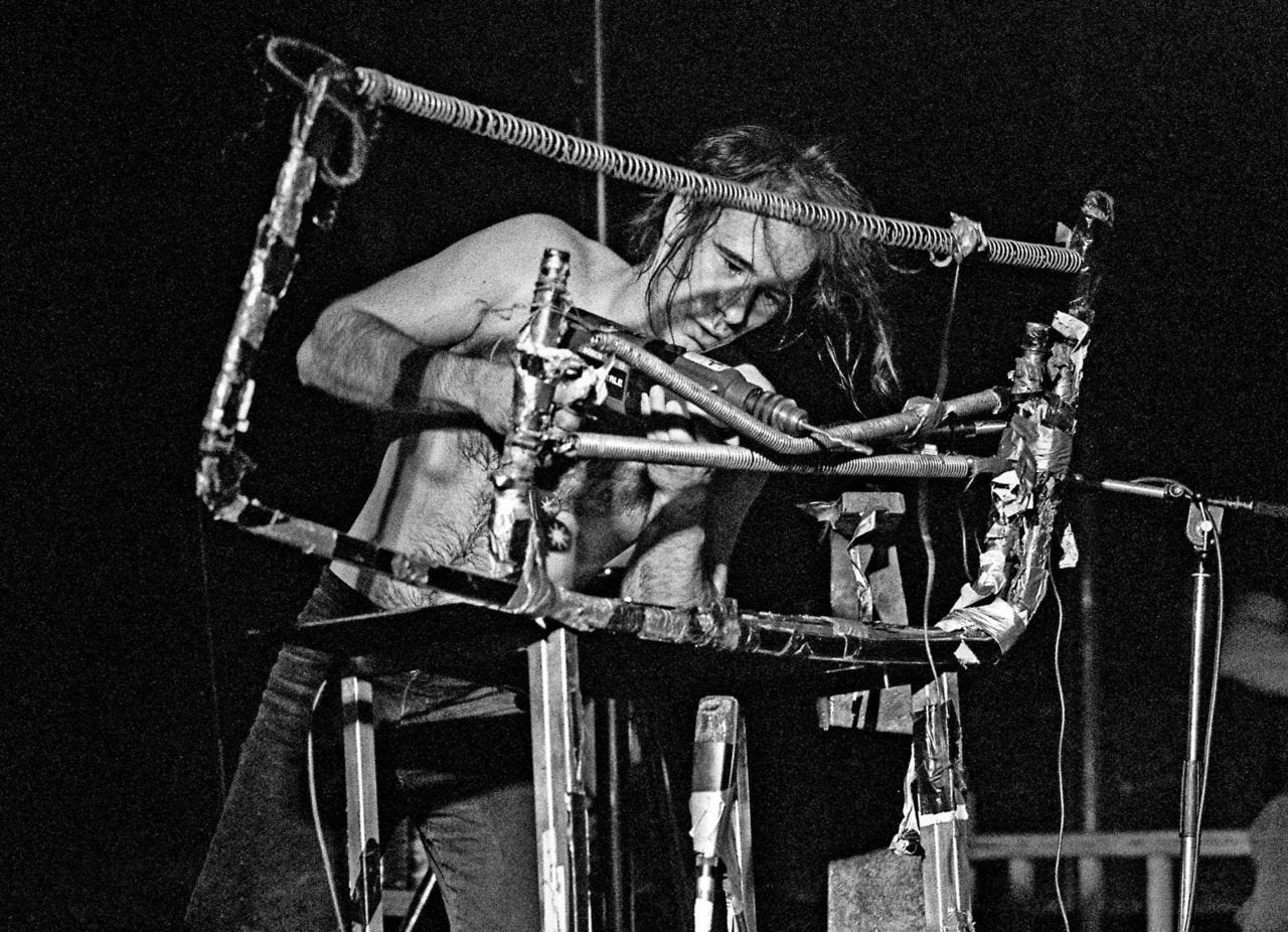 Industrial music and the reflection on contemporary