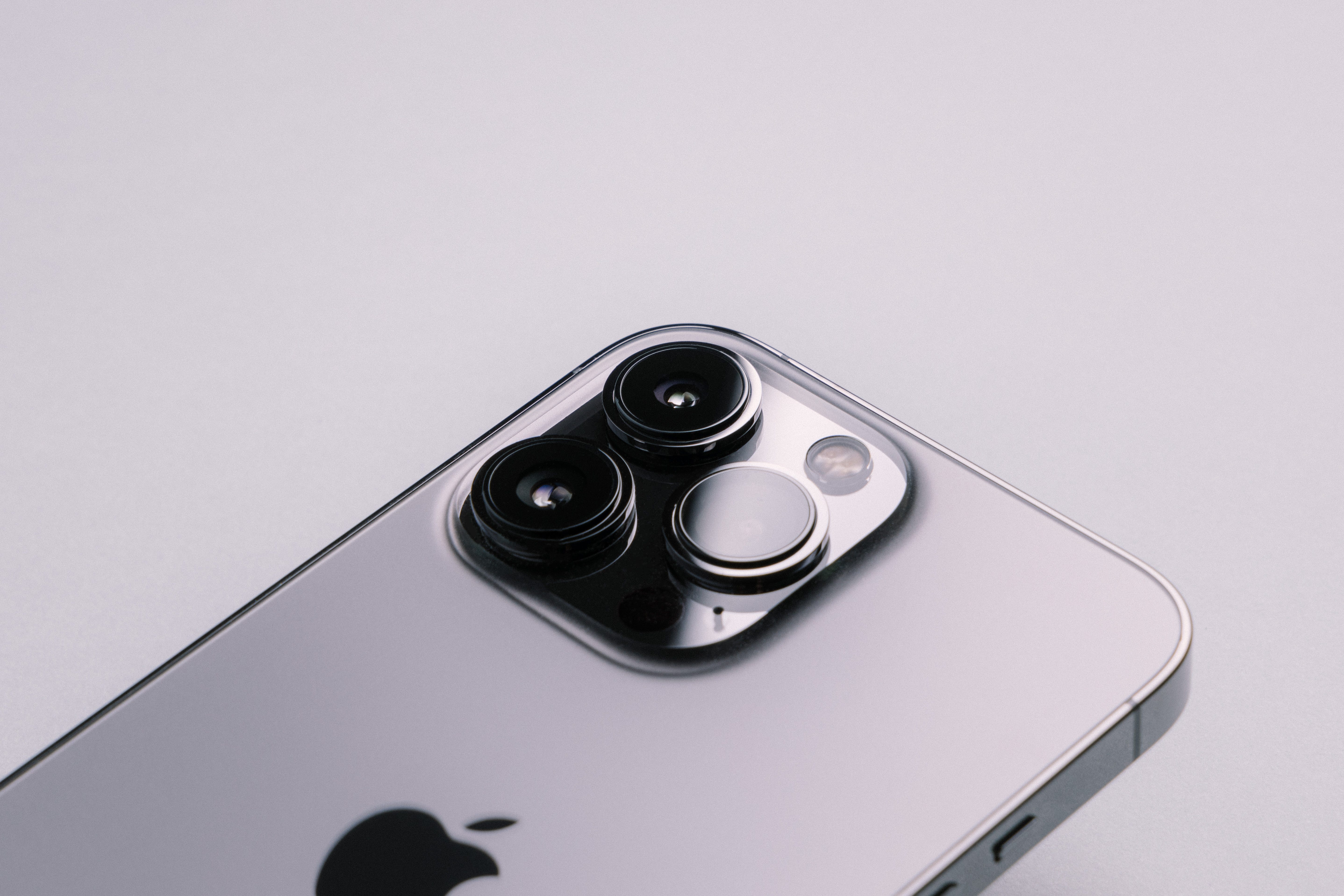 The iPhone 13 Pro's Optical Zoom Doesn't do What You Think It Does