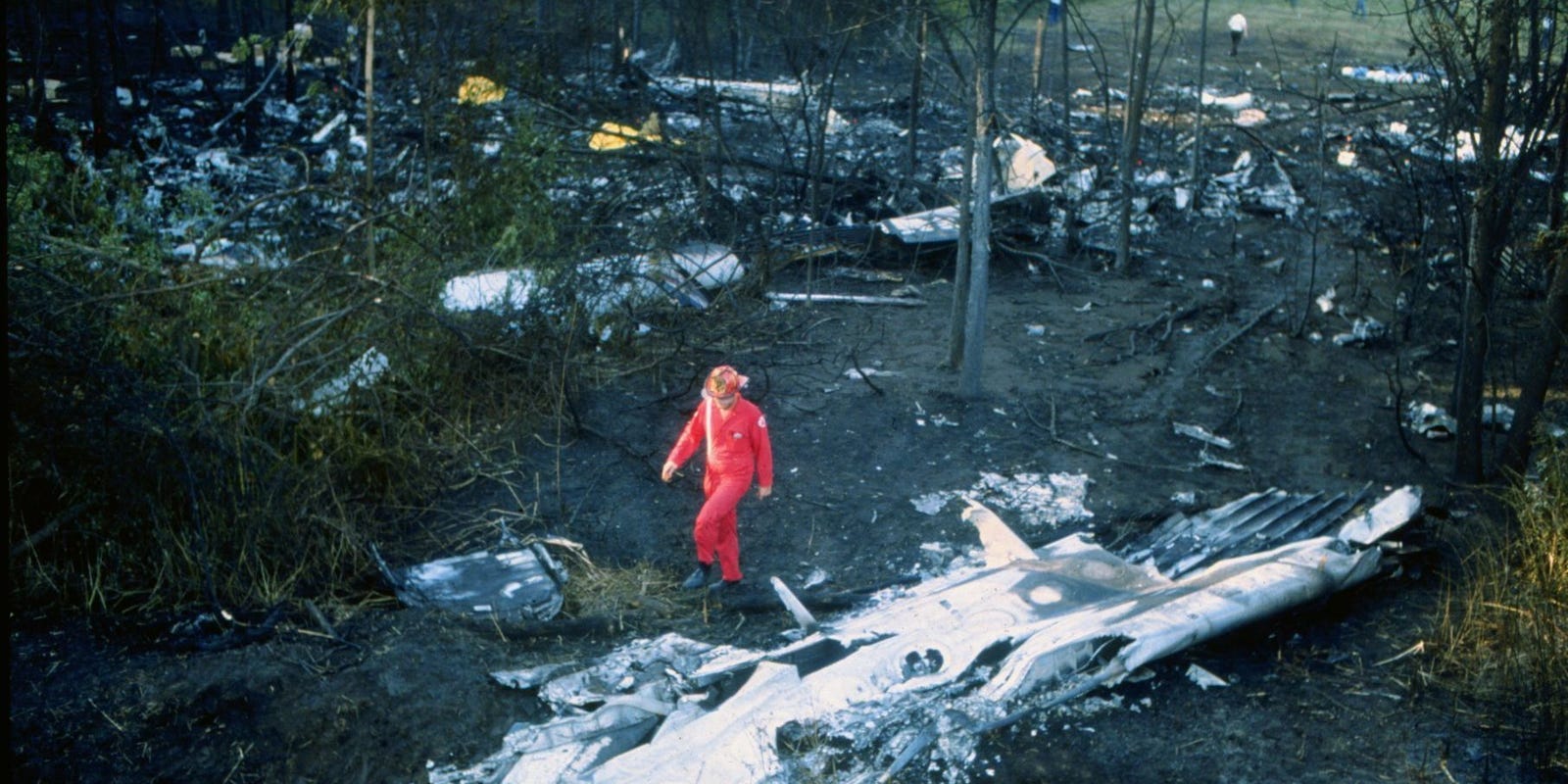 Aircraft14機、Passenger1機 Moment of Silence: The crash of Midwest Express flight 105 | by