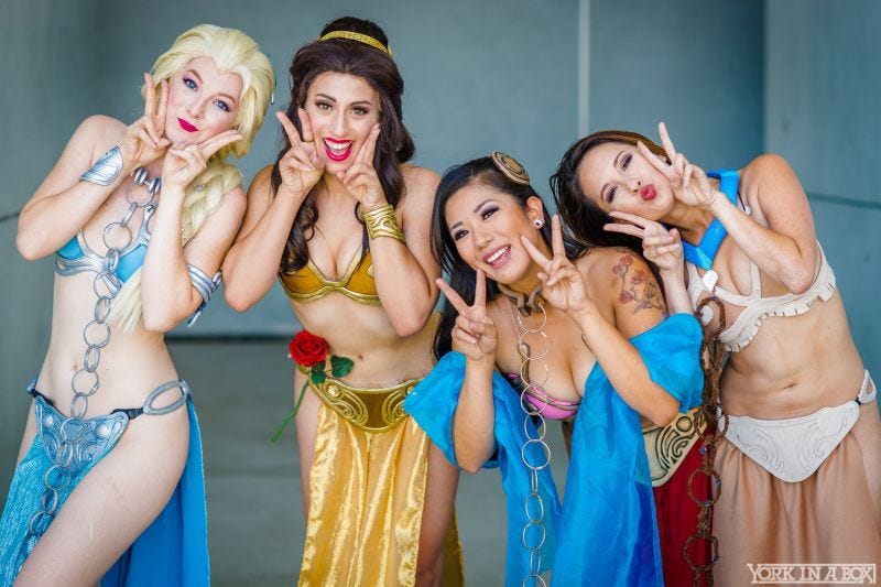 Je ne veux pas voir Blanche-Neige porter le bikini en métal de Princesse  Leia ! | by superpopette