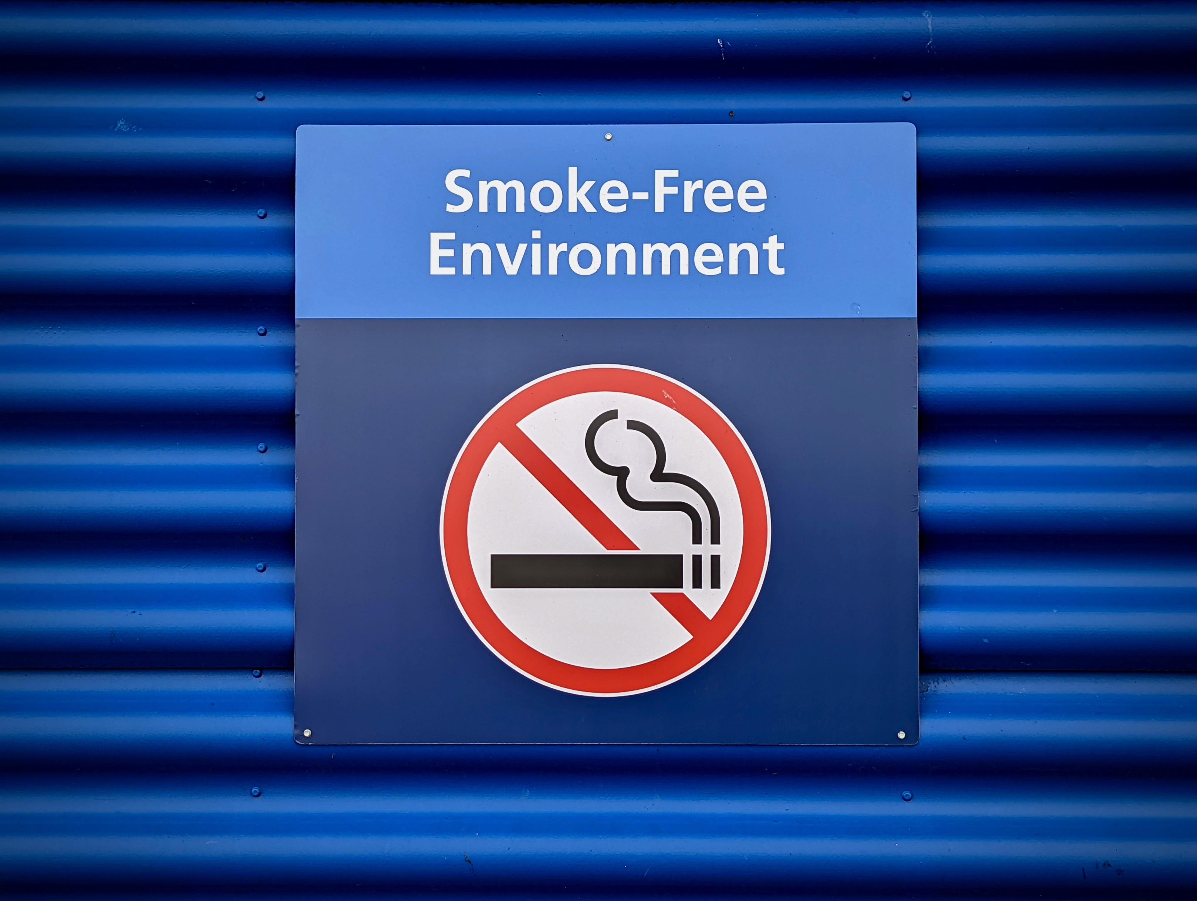 how to smoke a cigarette quora Work Chain Smoking Device? ... A chain smoking device is a historical contraption that holds multiple cigarettes, allowing a person to them simultaneously. To use it, you would:  Is spitting brown phlegm, from