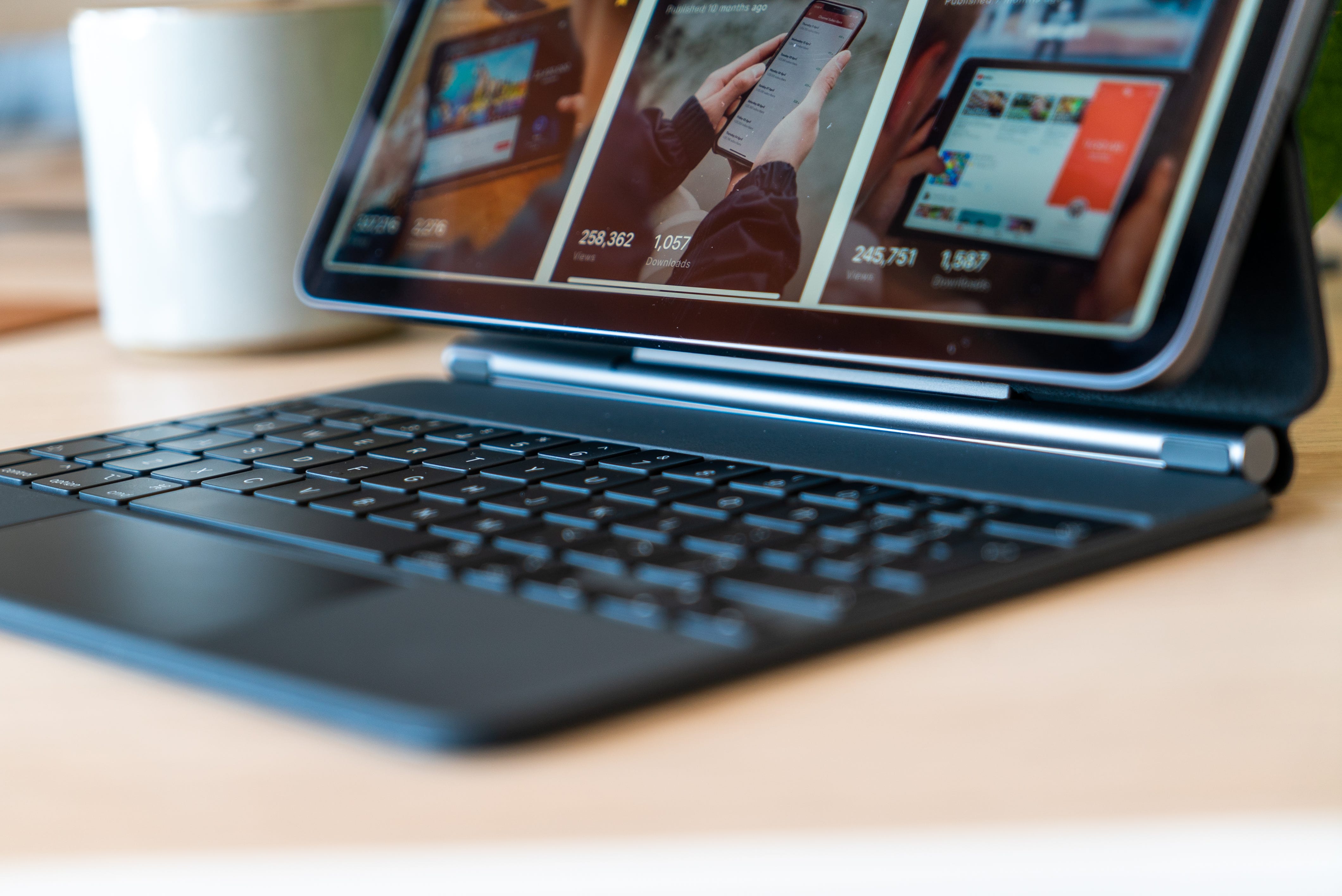 Does the Magic Keyboard for the 11