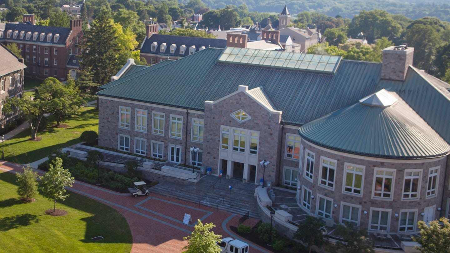 Design of a college restaurant : Upper Farinon | by Wassim Gharbi | Medium, image size:1440x810