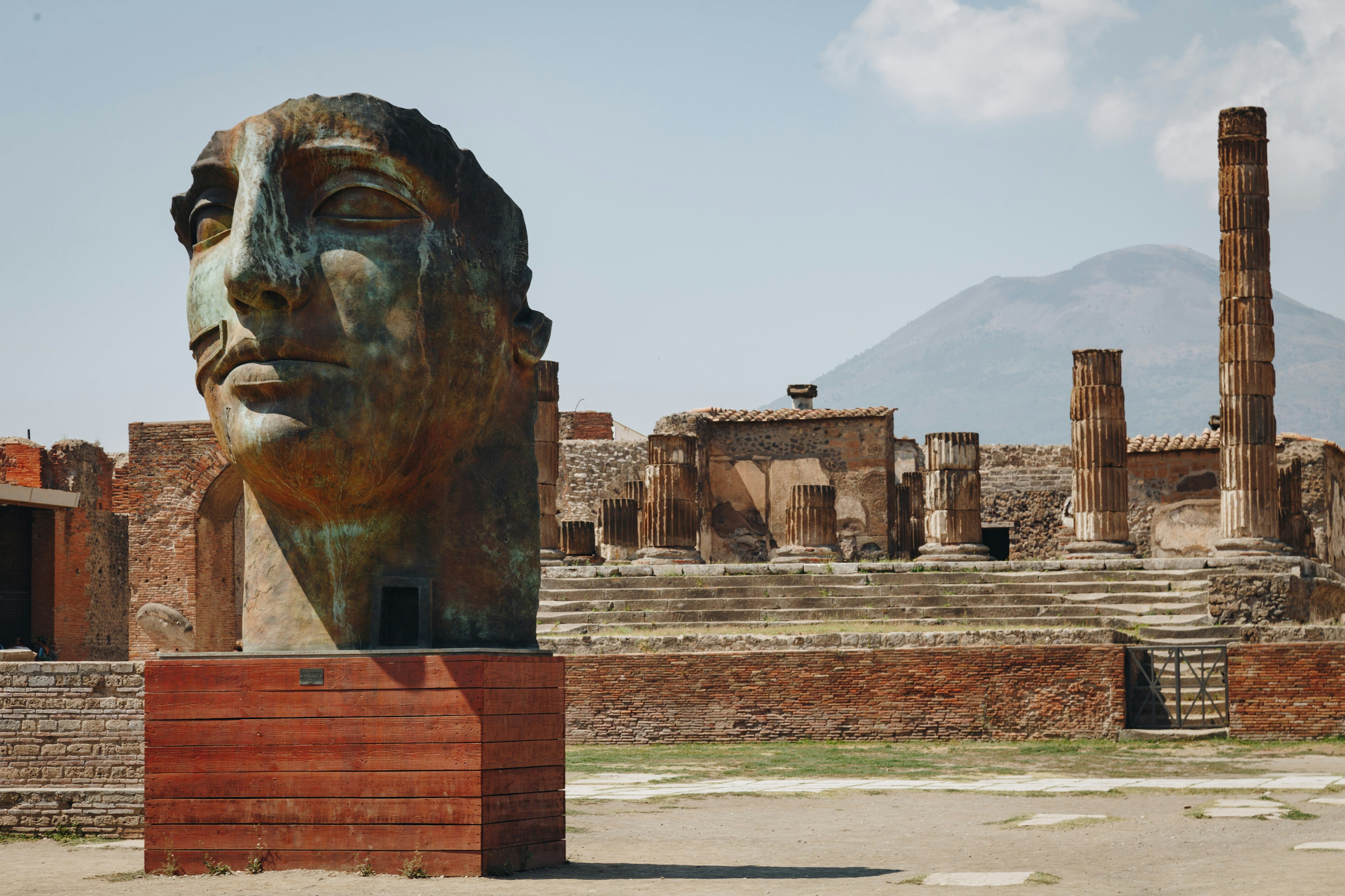 書 Pompei e i suoi abitanti Pompeii: Insula VII 4 ‒ Building history and urban development
