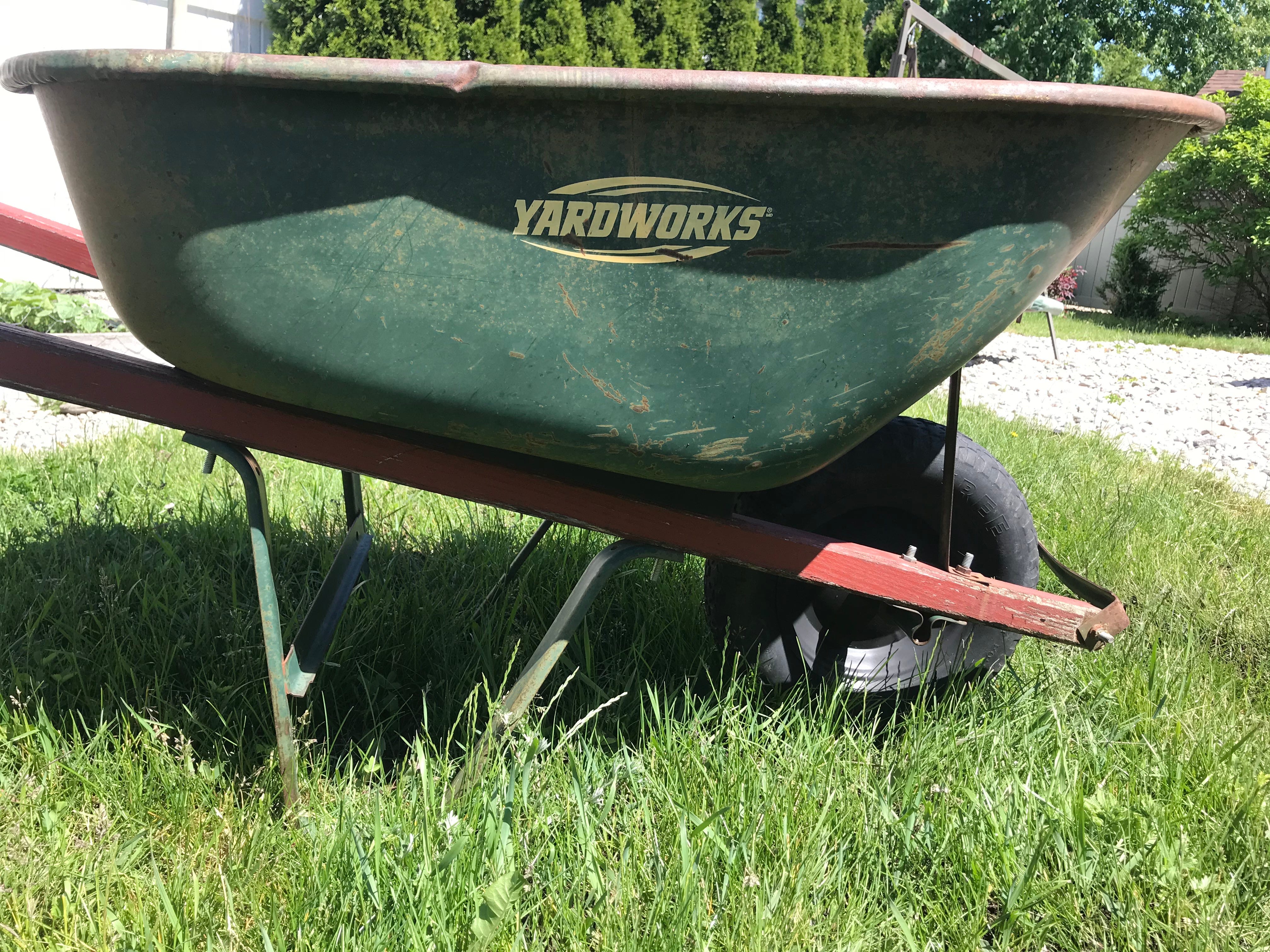 How to Clean Wheelbarrow After Muddy Work: Quick & Easy Tips