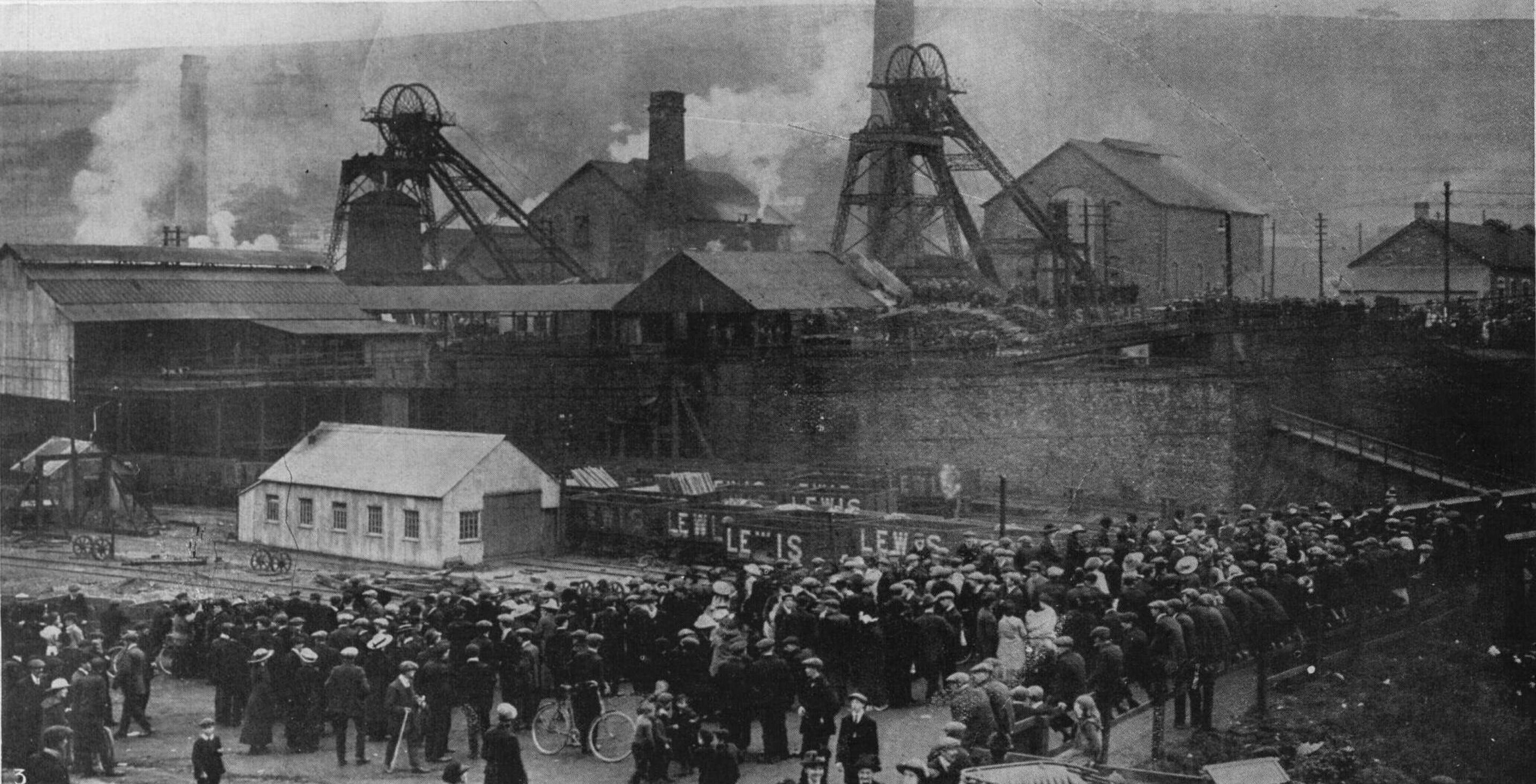 デッドストック イギリス製 炭鉱夫ランプ BRITISH COAL MINING デッドストック イギリス製 炭鉱夫ランプ BRITISH COAL MINING