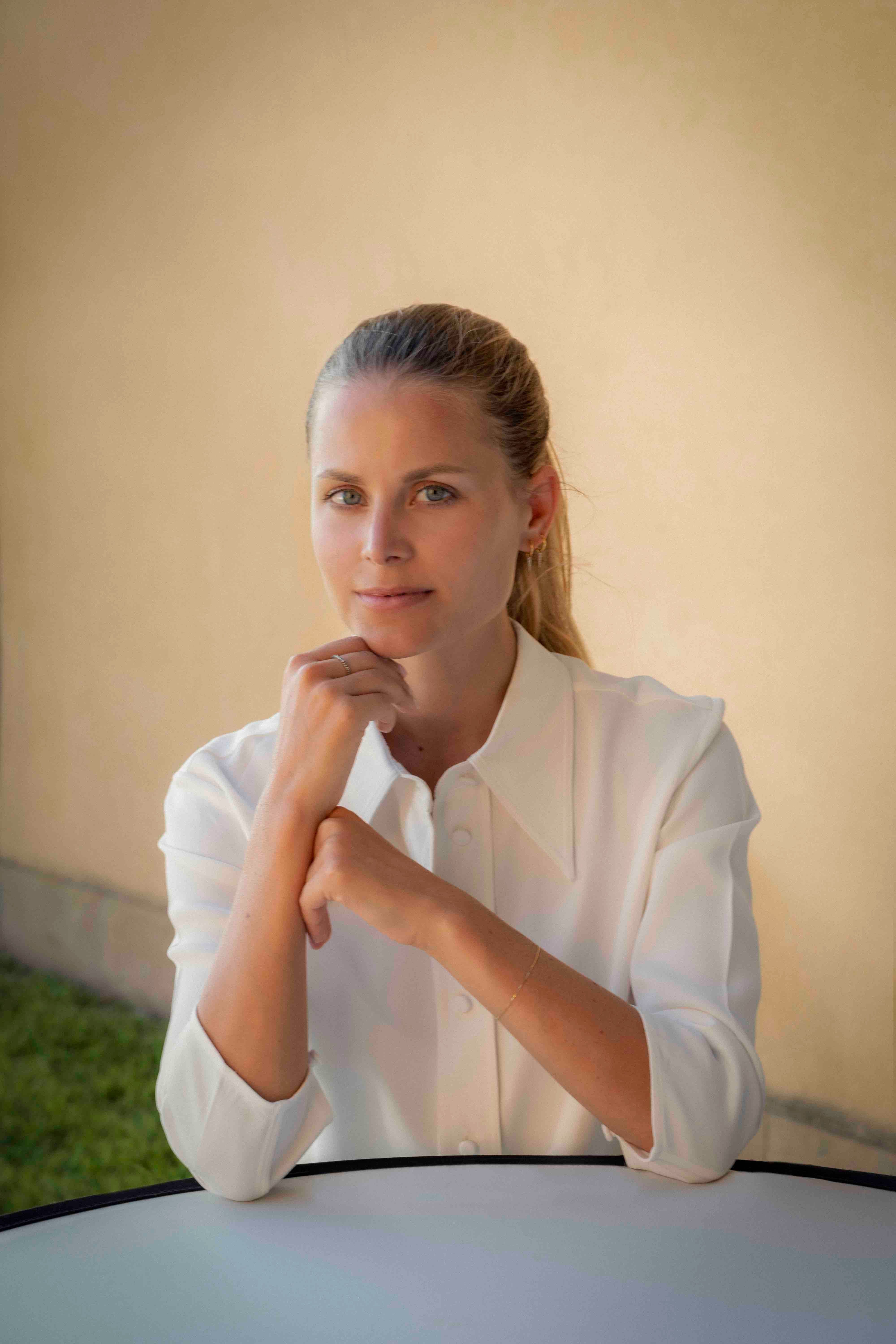 irene 240906 Airport @loropiana @reformation