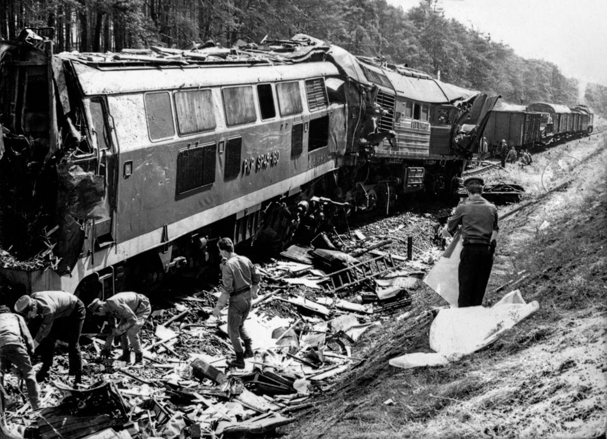 TRAIN WRECK2 ヨーヨー SPYY Swift Substitution: The 2012 Szczekociny (Poland) Train