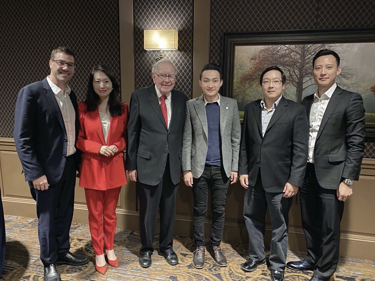 波场创始人孙宇晨先生与巴菲特先生共进晚餐细节揭秘. 俗话说，好事多磨。 | by TRONLady | Medium