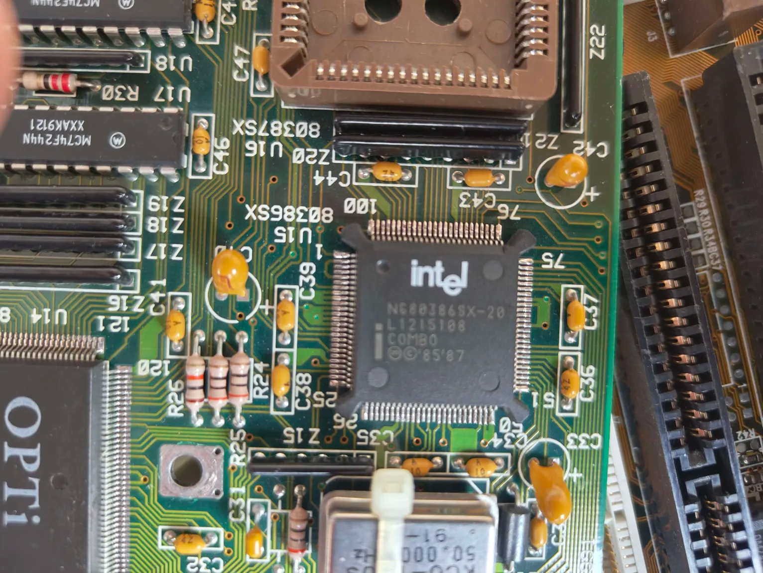 Paging, Protection, and Power: The Intel 386 Turns Forty | by Re