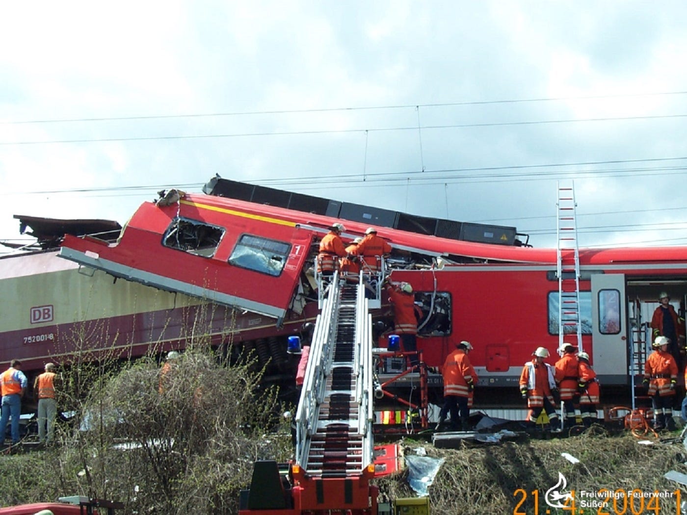 希少HENGE DASSEN morphosis, derailment Death in the Fog: The 1984 Hohenthurm Train Collision | by