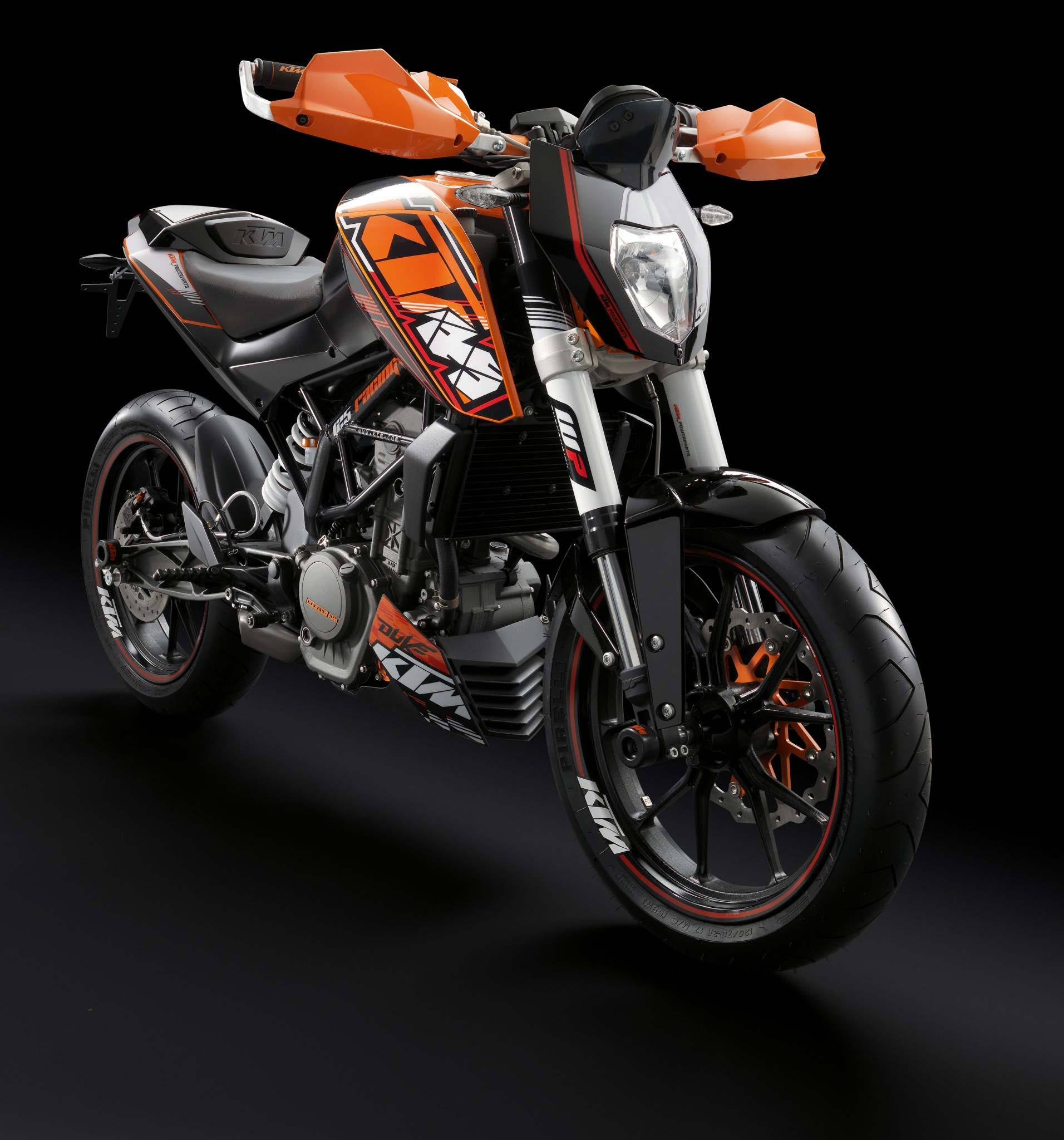KTM DUKE パワーパーツ　ヘッドライトマスク パワーパーツのヘッドライトマスクのLEDカスタム. DUKE125には数多くの