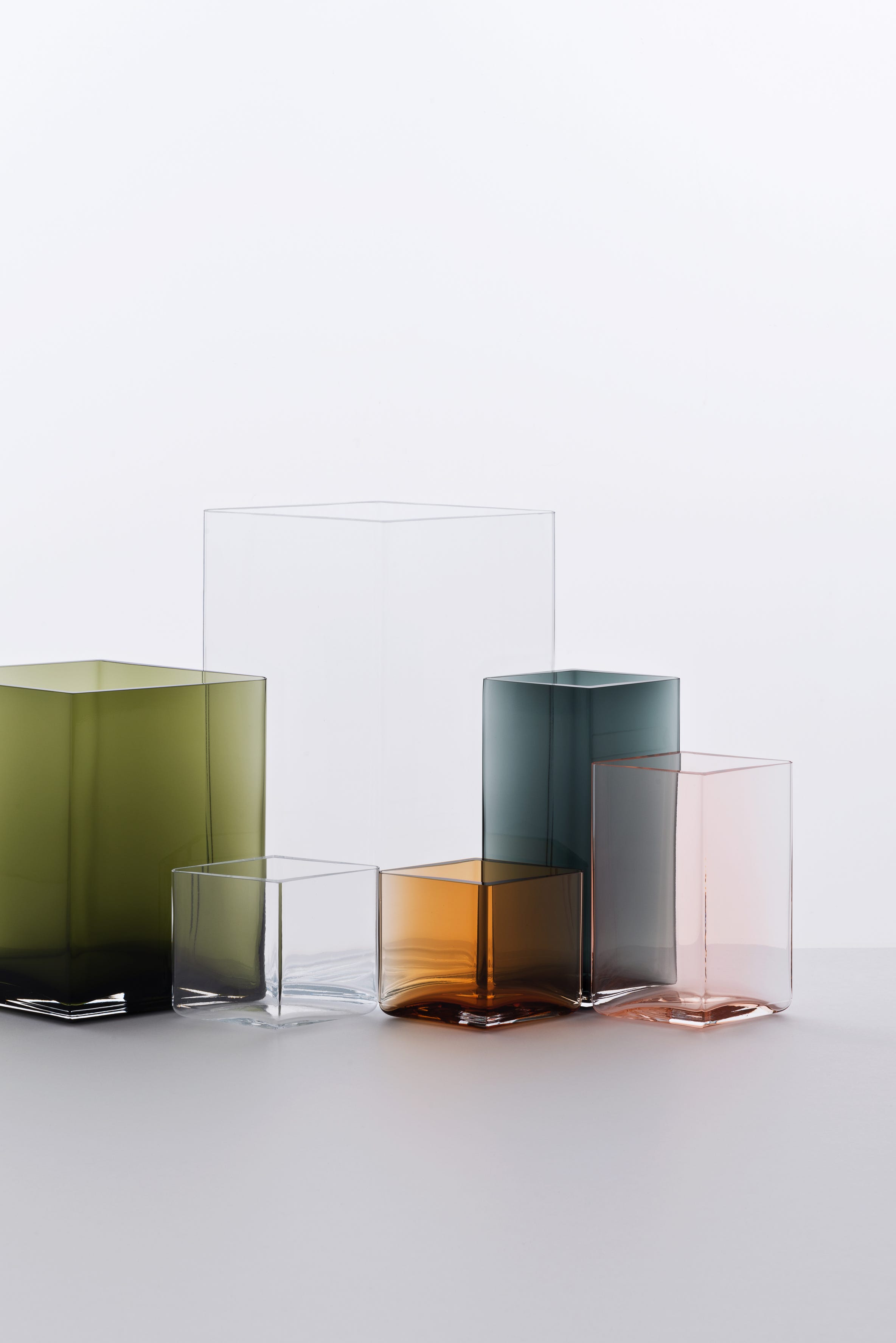 Ruutu — a delicate and simple vase made by mouth blown glass