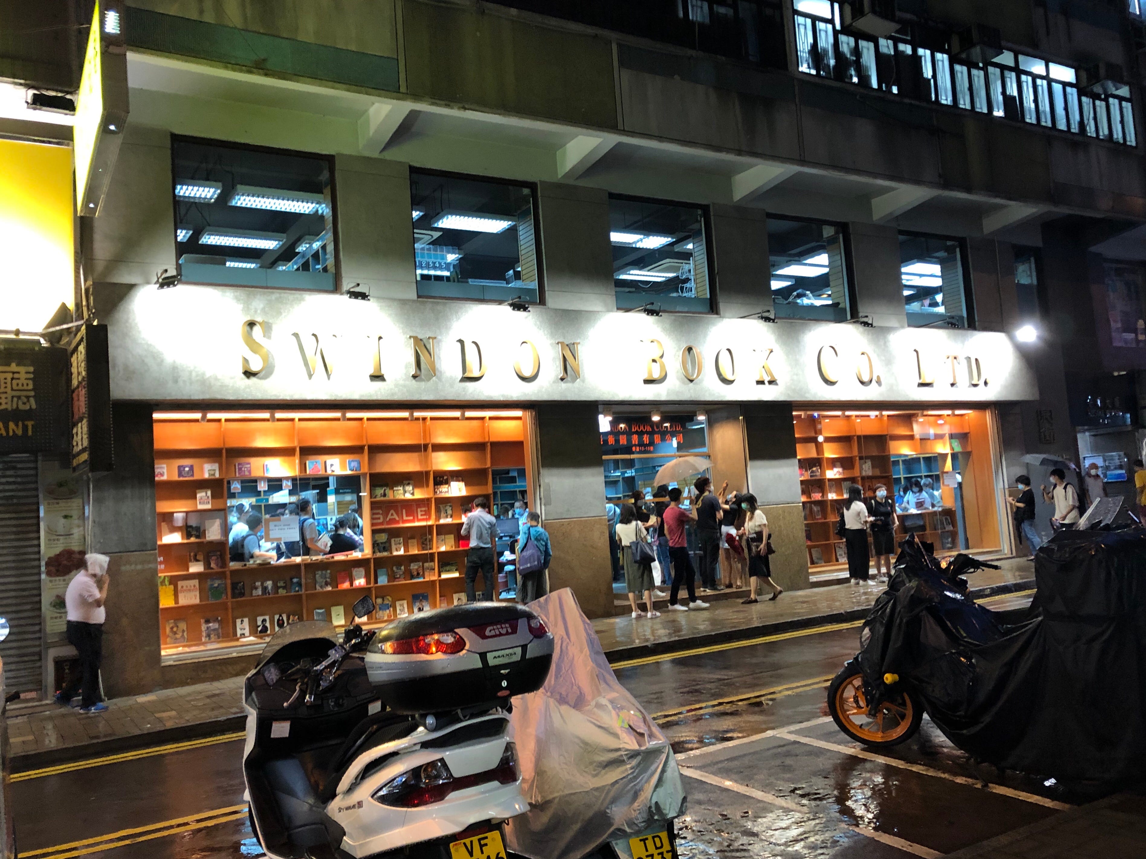 辰衝與誠品生活: 尋找書店僅餘的生存空間. 位於尖沙咀樂道的辰衝書店已在7月31日結束實體店，辰衝書店是繼大眾書店後，另一間… | by  hkmalls | 港mall專題| Medium