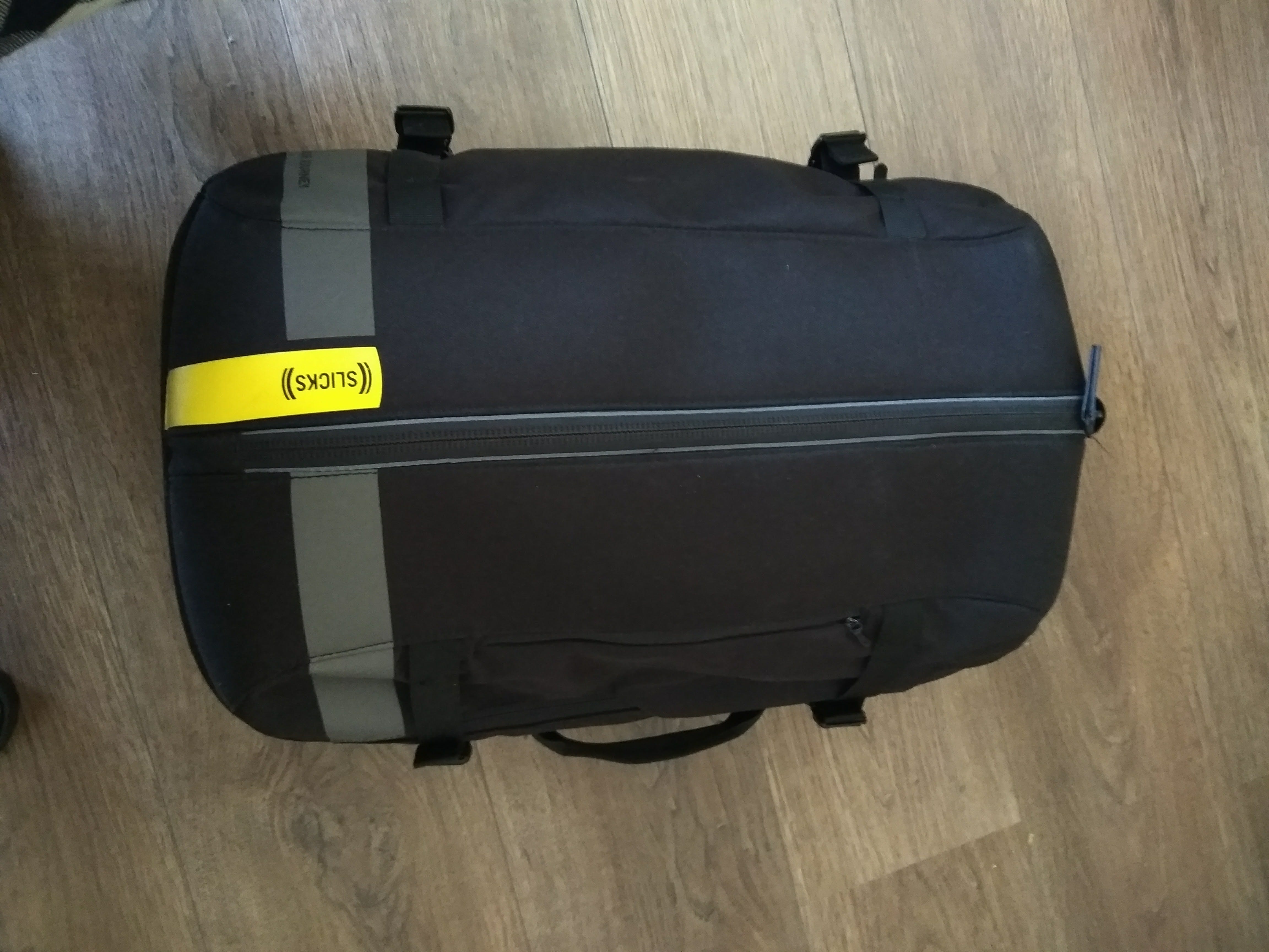 Slicks Travel Backpack 半年くらい使ってみたのでレビュー1 | by