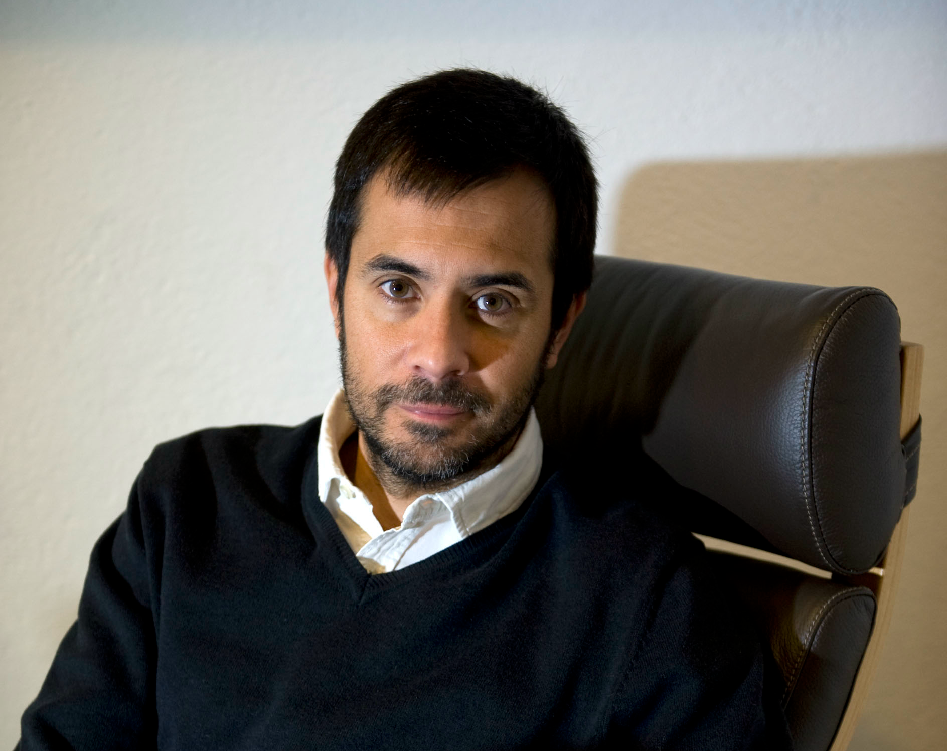 Luis Solano: «Es bueno que los libros nos dejen esa sensación de vacío» |  by Violeta Tomás | El Buscalibros | Medium