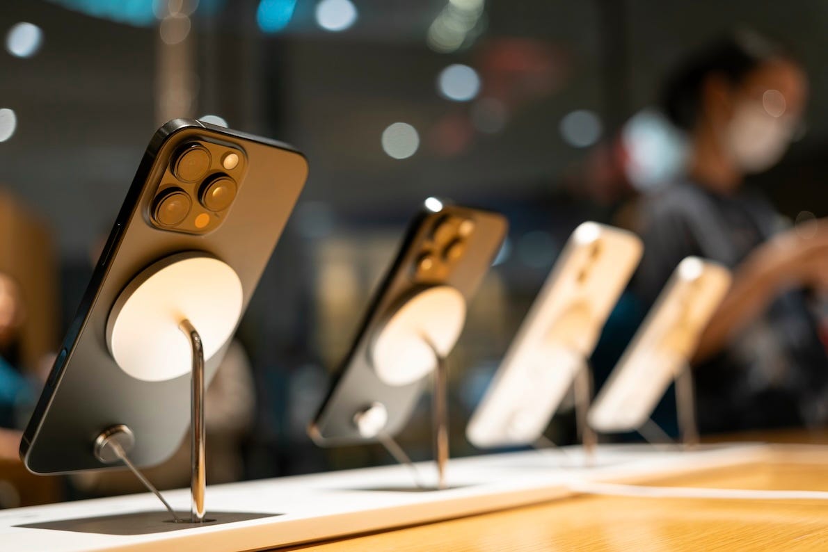 iPhone in Focus: Apple Intelligence and Revenue Trends from Q1 2025 Results  | by 郭明錤(Ming-Chi Kuo) | Medium