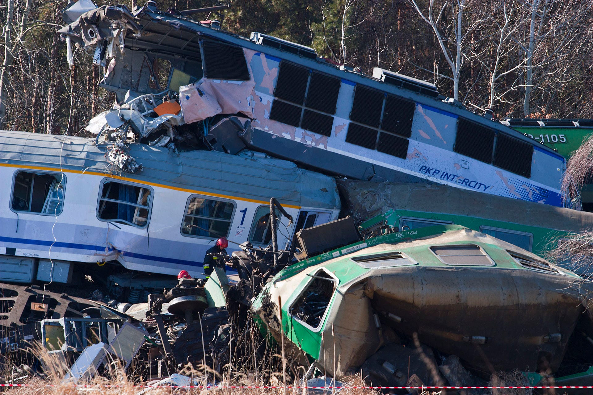 TRAIN WRECK2 ヨーヨー SPYY Crashing Locomotives for Show – Part 2 - YouTube