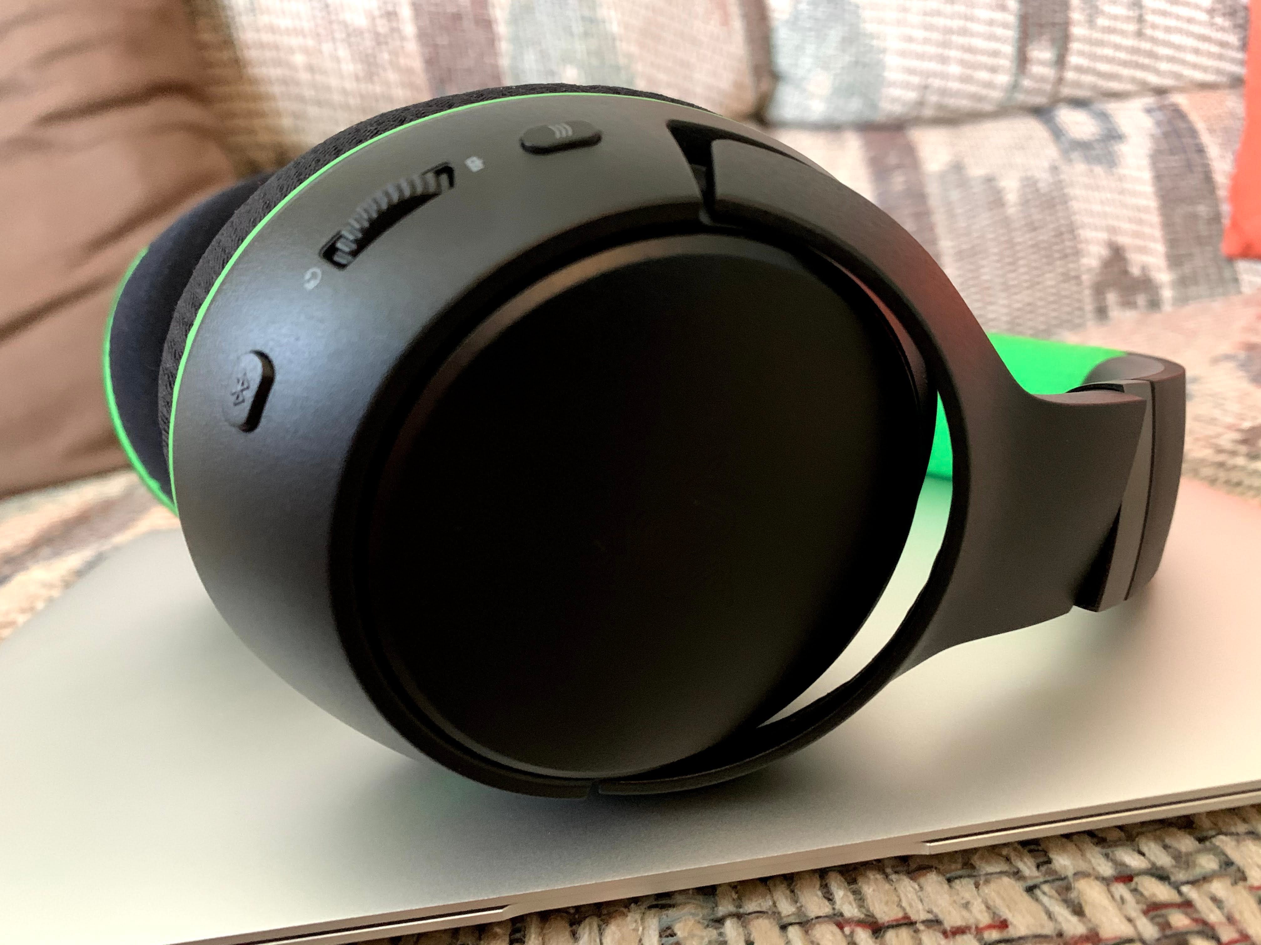 Razer Kaira Pro Wireless Xbox Gaming Headset Review | by Alex Rowe