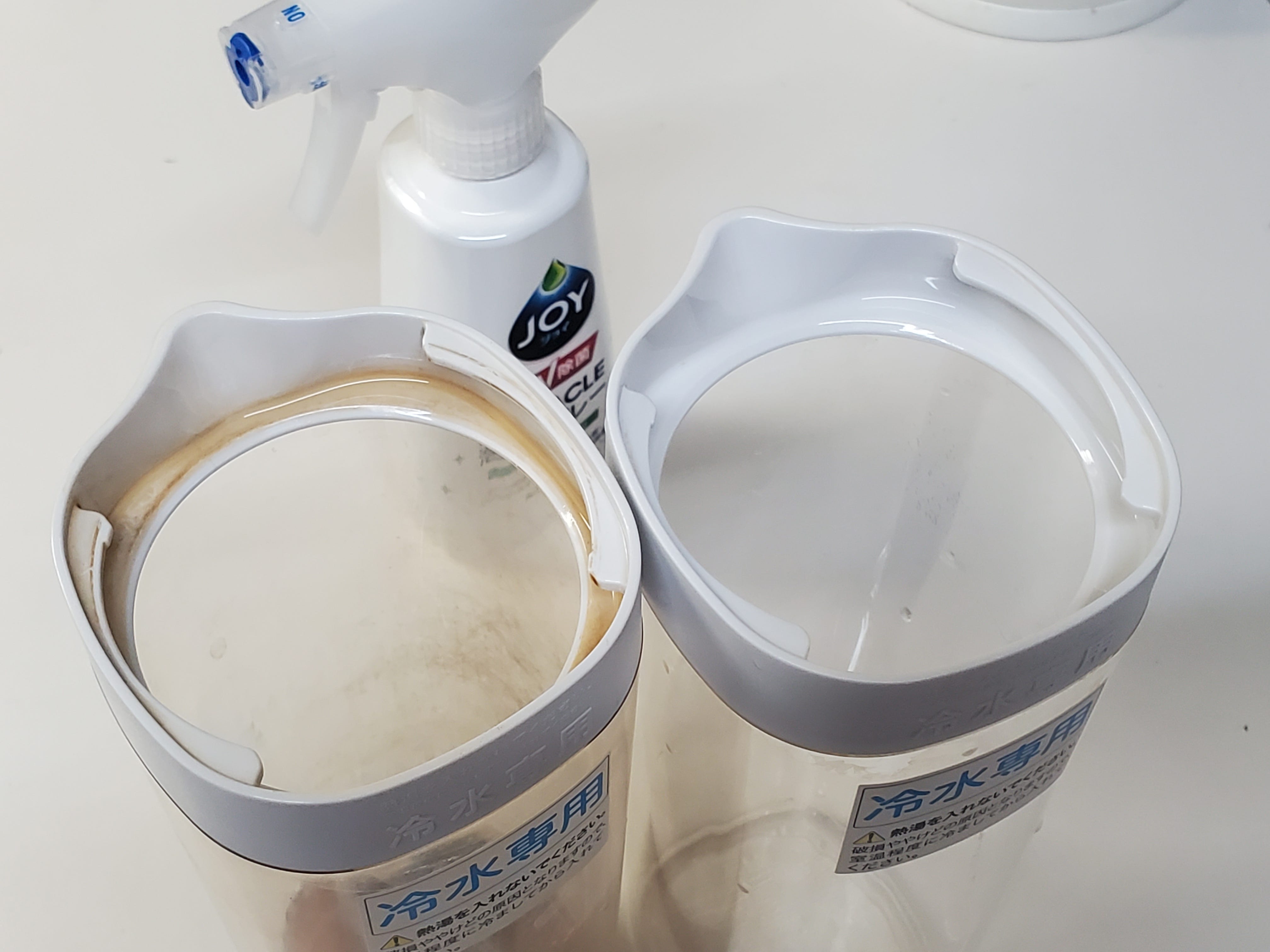 JOYのミラクル泡スプレーで無印のボトルの茶渋が一発で一掃できた