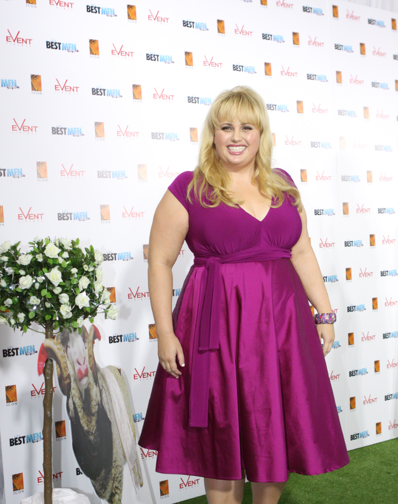 rebel wilson purple dress Rebel Wilson Summons Inner Spice Girl in Beat Battle Challenge