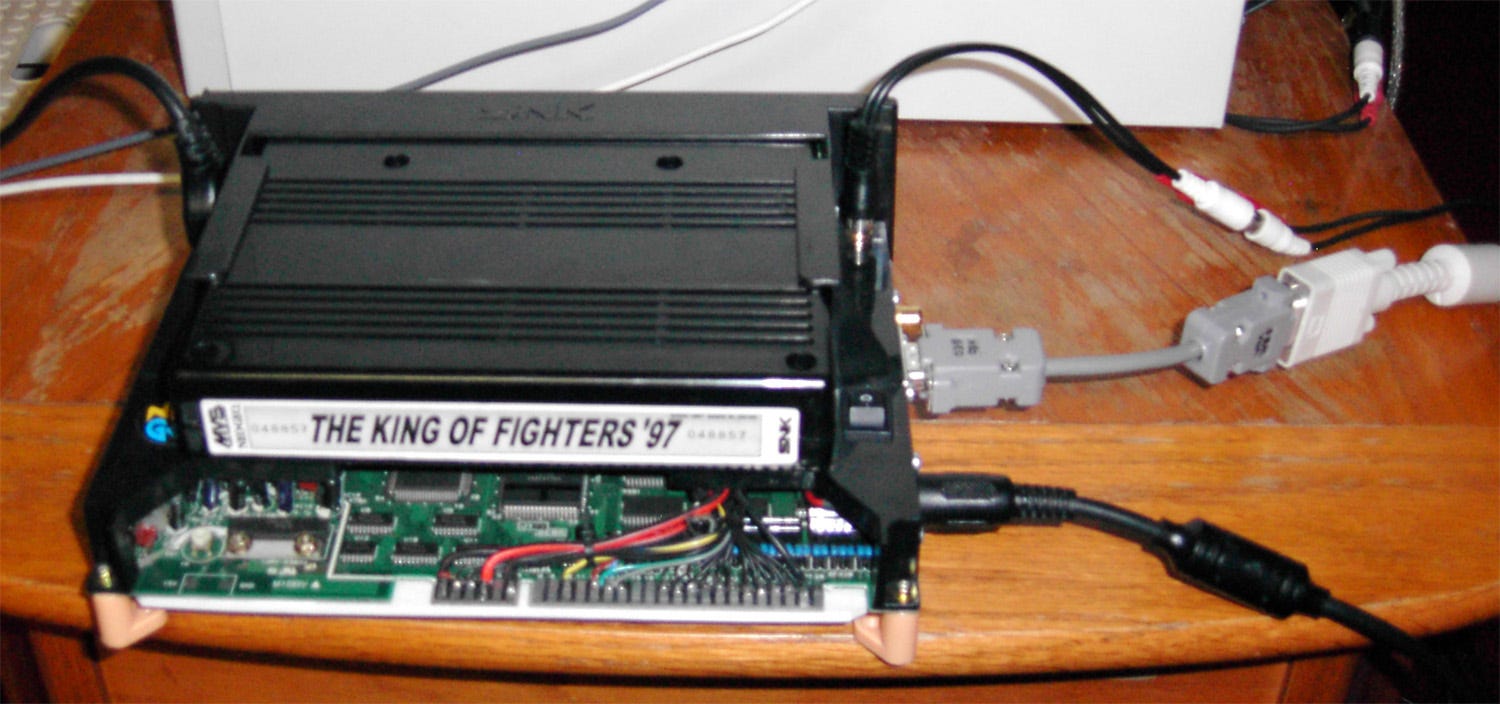 Hyper Neo-geo 64 Candy cab. Sim, mais um texto lixo cheio de erros