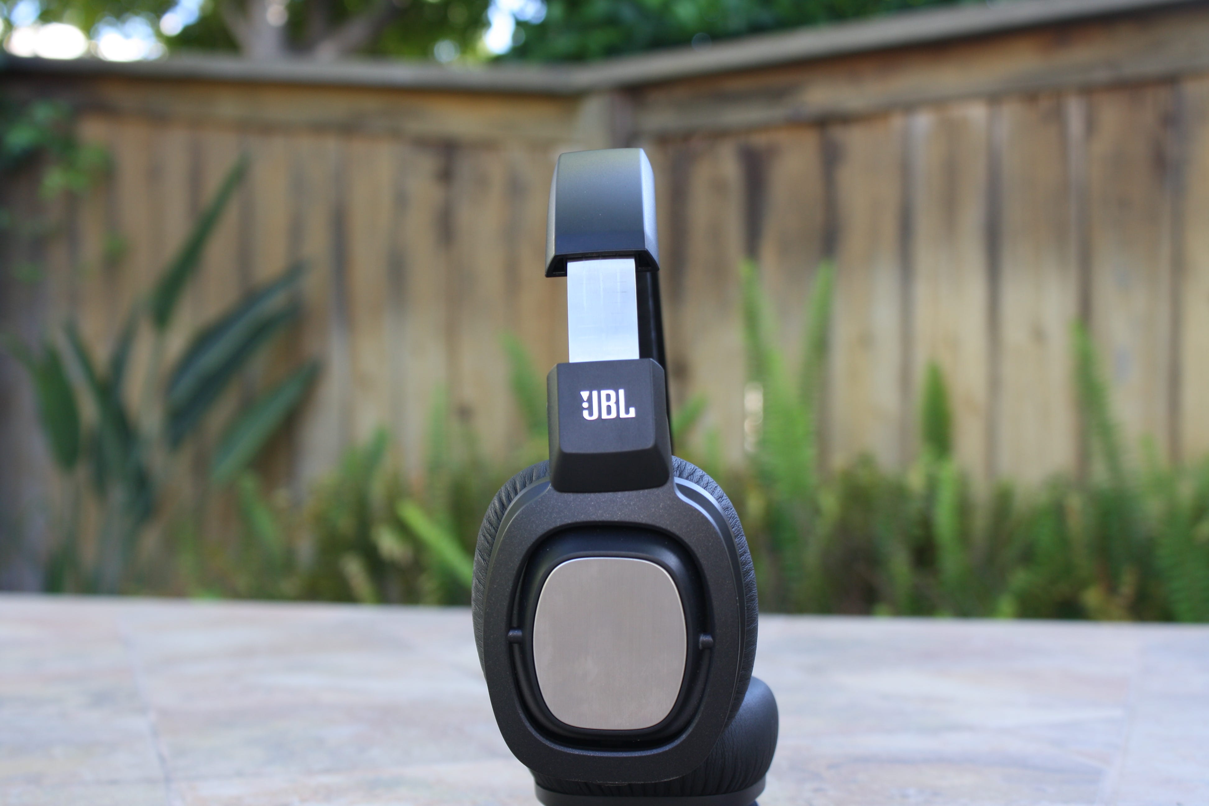 JBL J55/i On-Ear Earphones: It's Fashionable, But That's