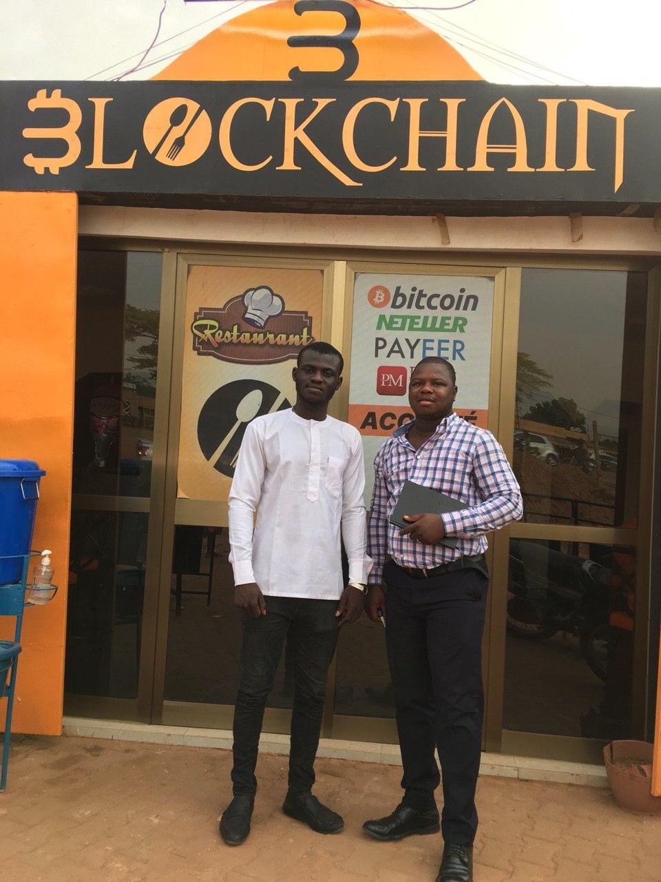 Cryptomonnaie au Burkina Faso: se restaurer désormais via le Restaurant  Blockchain | by Achille Sawadogo | Medium