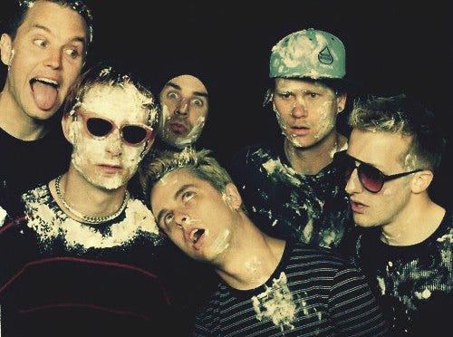 TAKE OFF YOUR PANTS AND DOOKIE: GREEN DAY VS BLINK 182 | by
