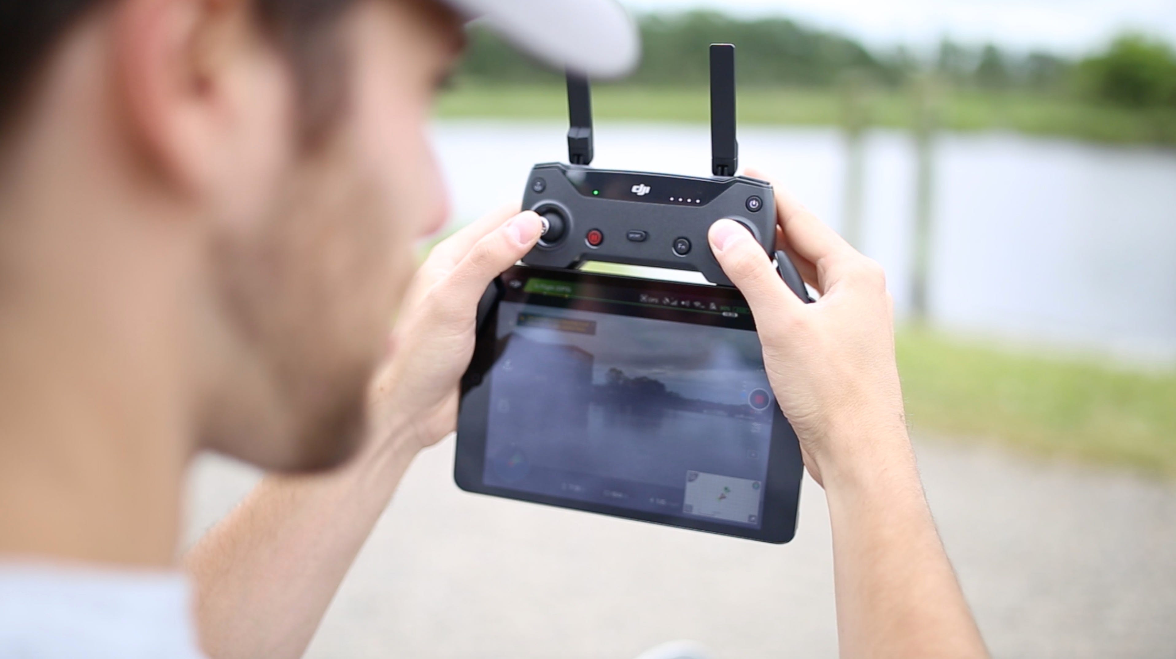 DJI spark コントローラー付き Amazon.com: DJI Spark with Remote Control Combo (White
