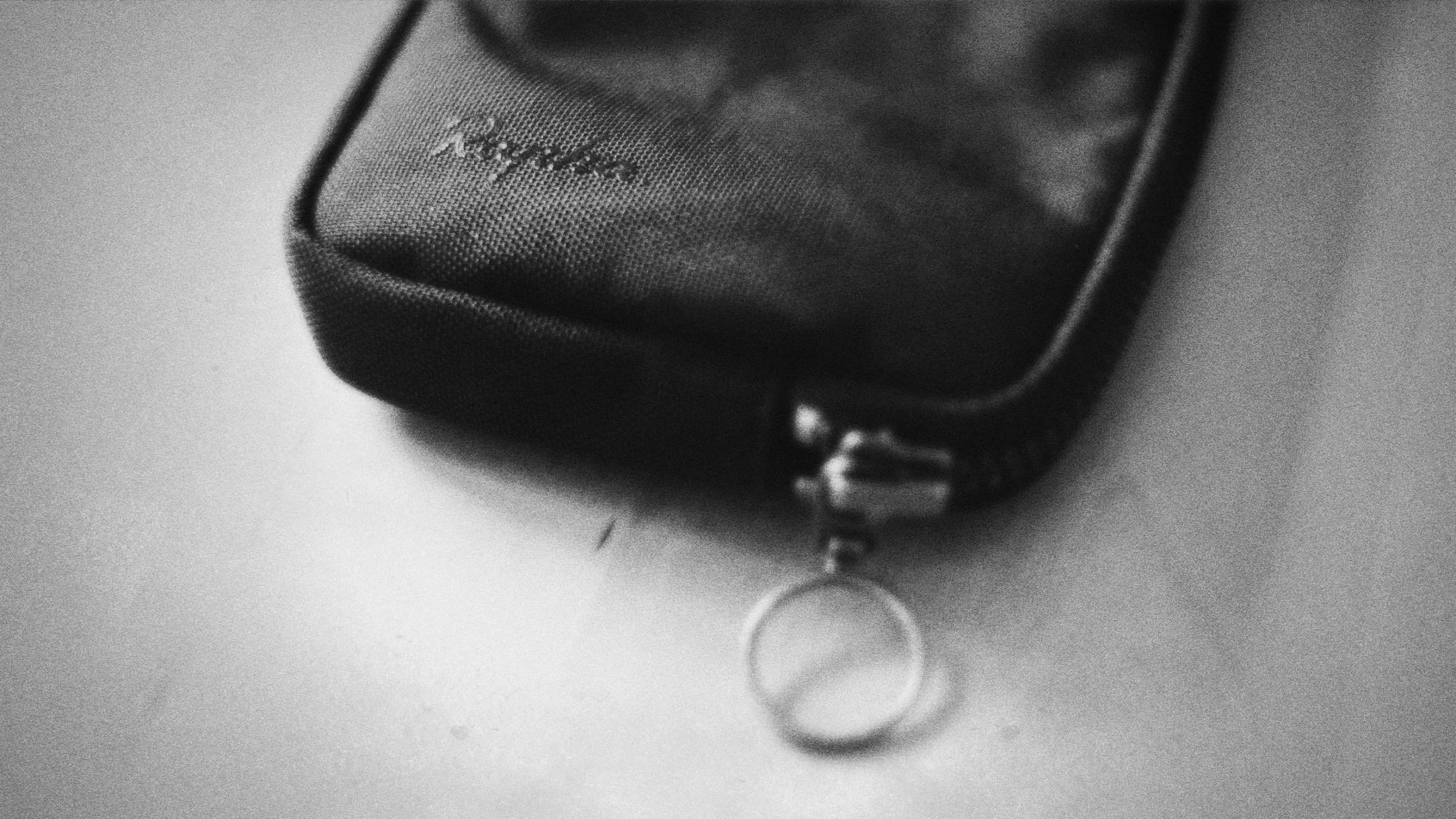 パーツ Rapha TRAVEL POUCH Large leather Pouch First Review: Rapha Lightweight Essentials Case | by Good