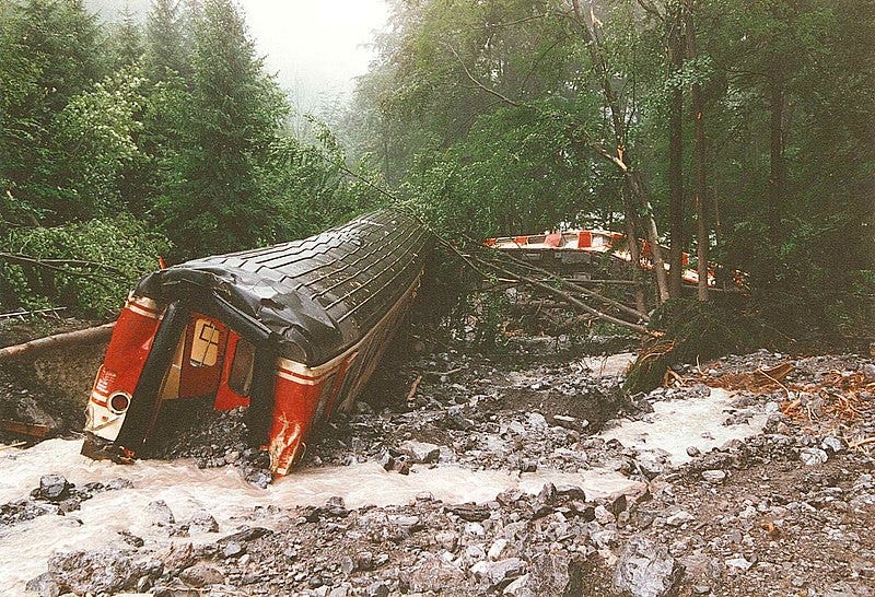 希少HENGE DASSEN morphosis, derailment Train Crash on April 25, 2005, injures 562, deads 107