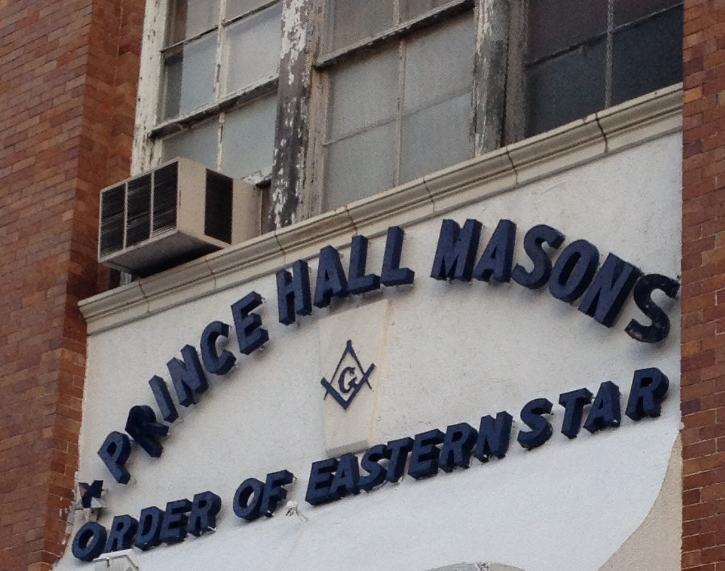 File:2 Oxford Av Masons and Eastern Star sign jeh.JPG - Wikimedia Commons, image size:2400x1888