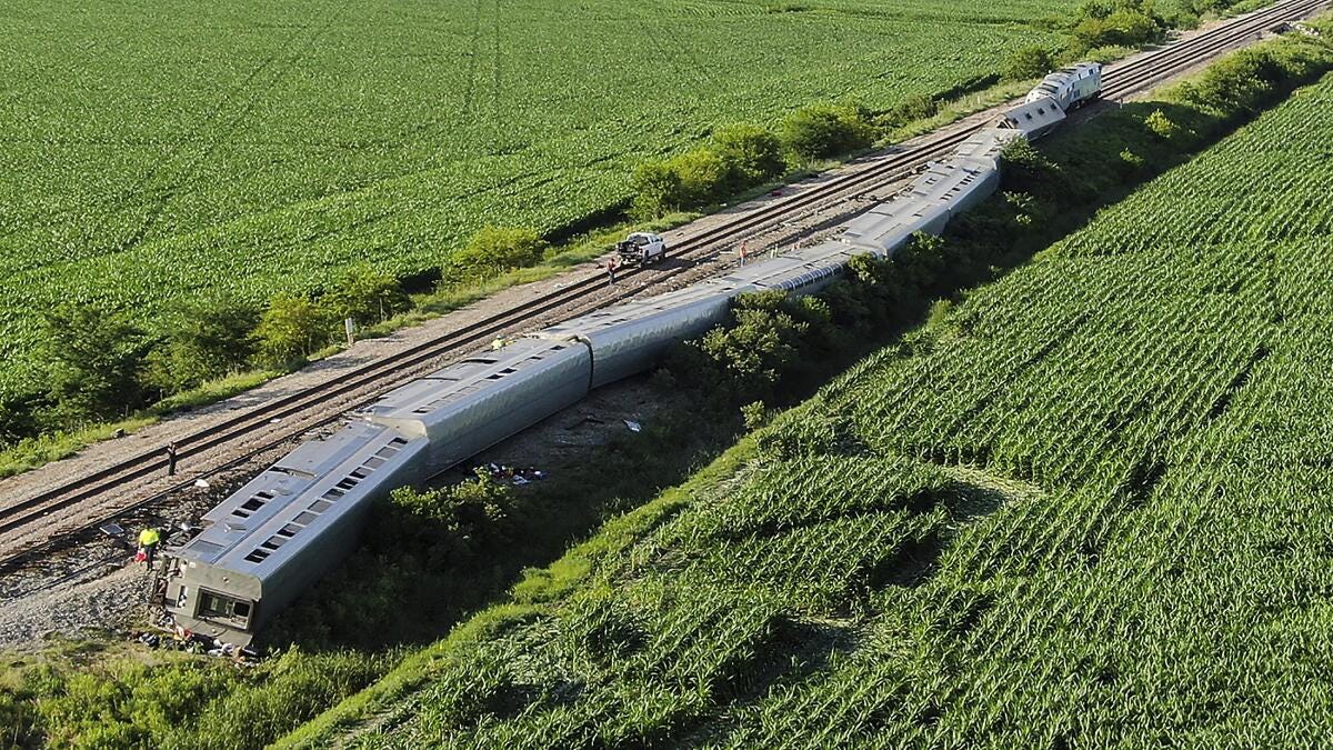 希少HENGE DASSEN morphosis, derailment Dumped Truck: The 2022 Mendon (USA) Level Crossing Collision