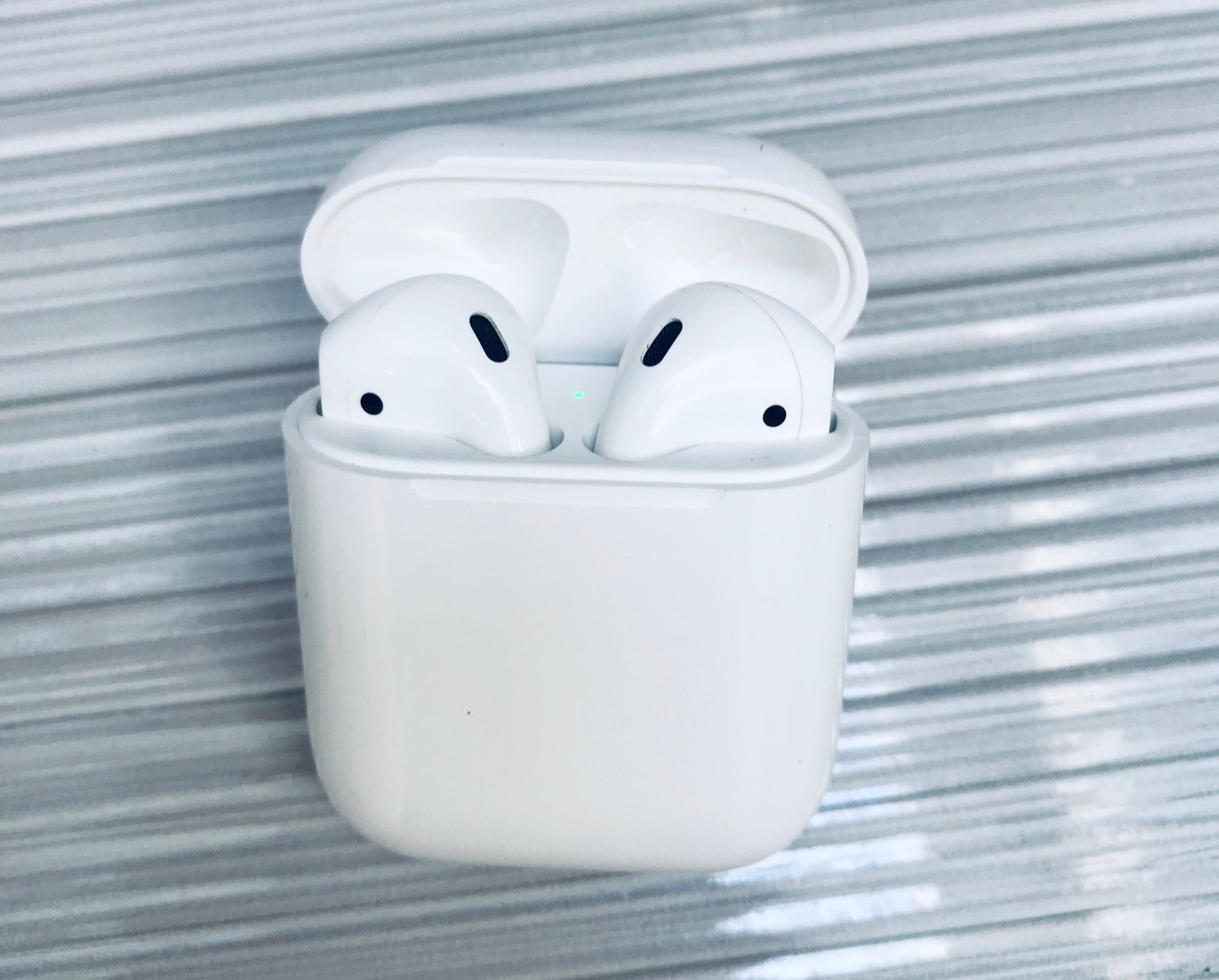 How “AirPods” Works ?. What is AirPods ? | by Jacelyn Felisha | Medium