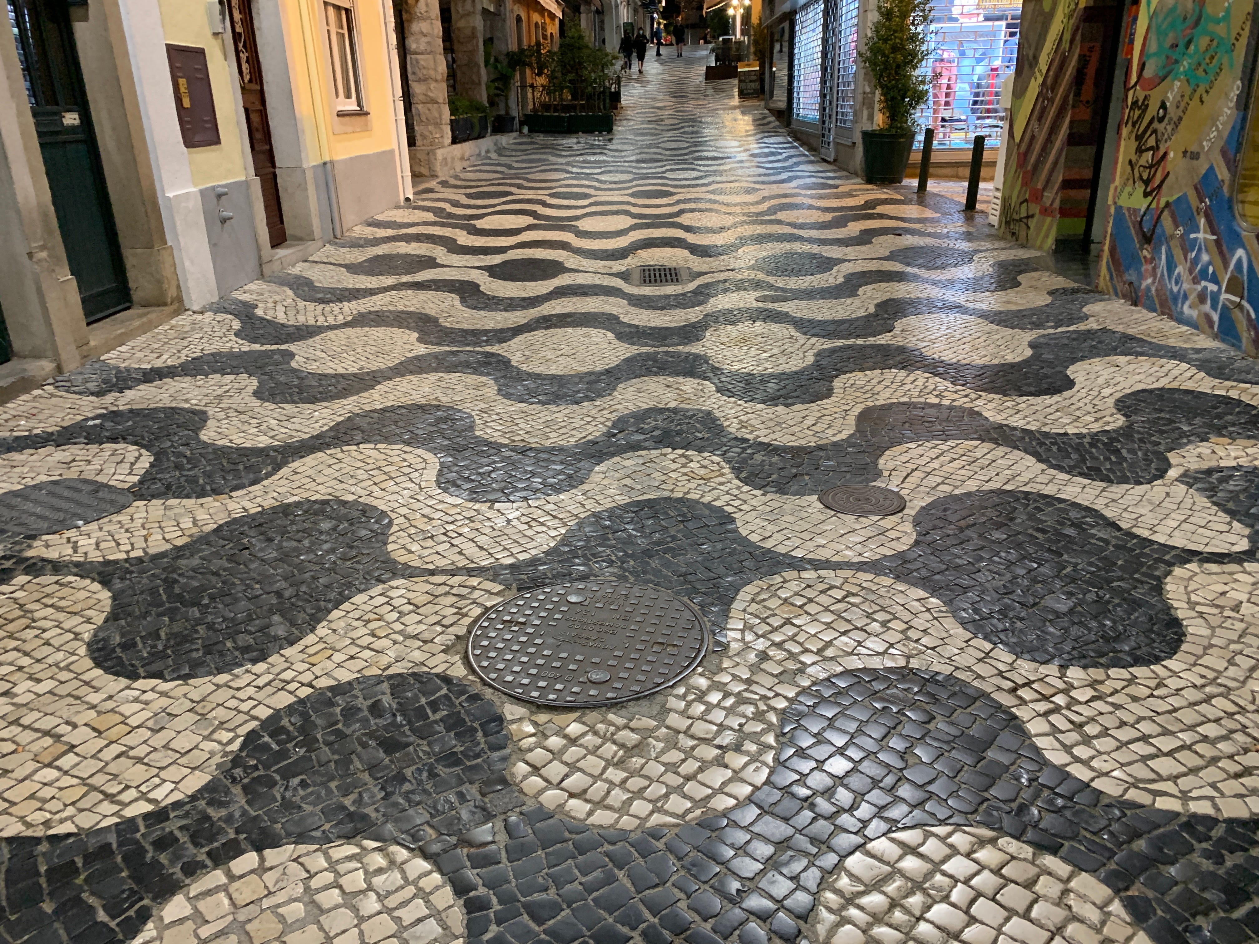 Beauty Underfoot. Calçada: Portugal's unique pavement art | by Tim Ward,  Mature Flâneur | Mature Flâneur | Medium, image size:4032x3024