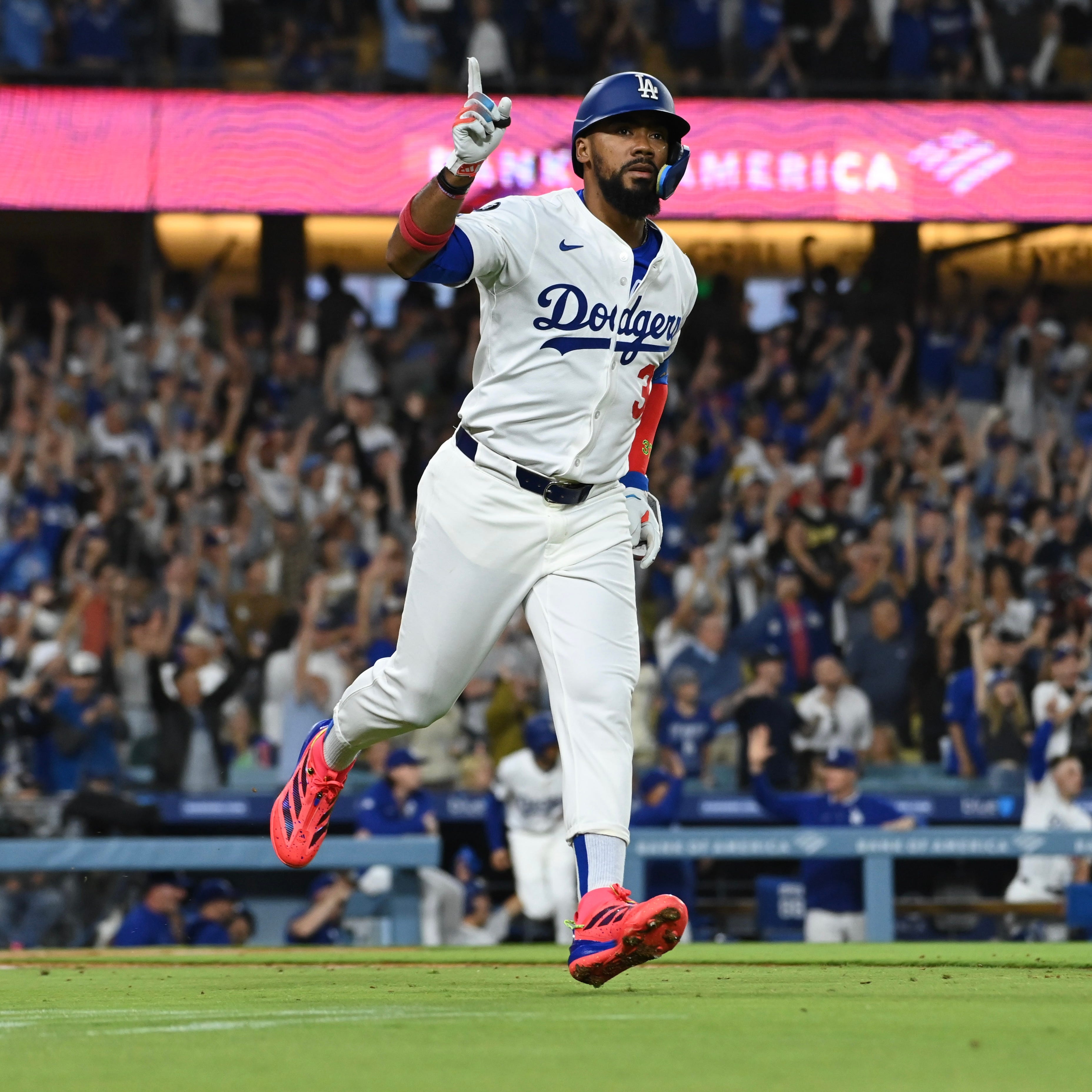 Teoscar Hernández returns to his old tricks | by Cary Osborne