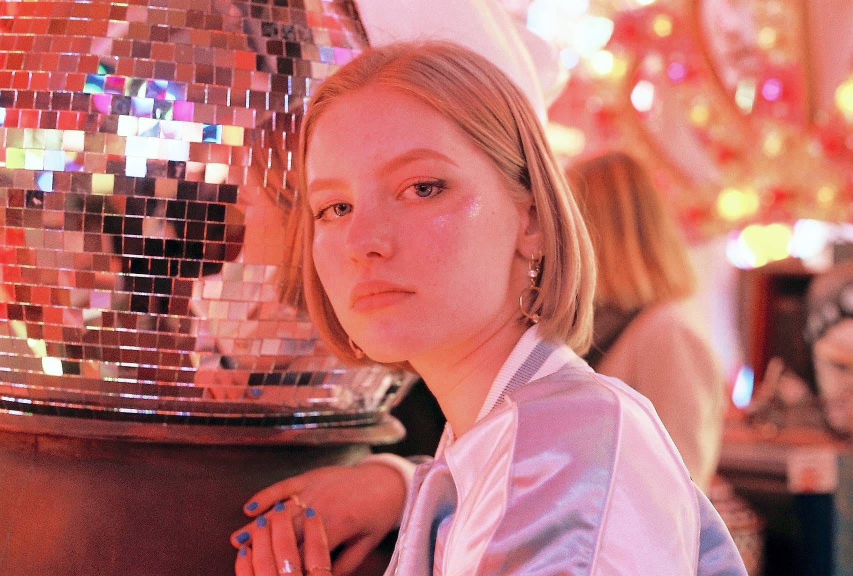 【希少品】She's not me / CHLOE SHEPPARD A Pastel Perspective by Chloe Sheppard | by Lomography | Medium