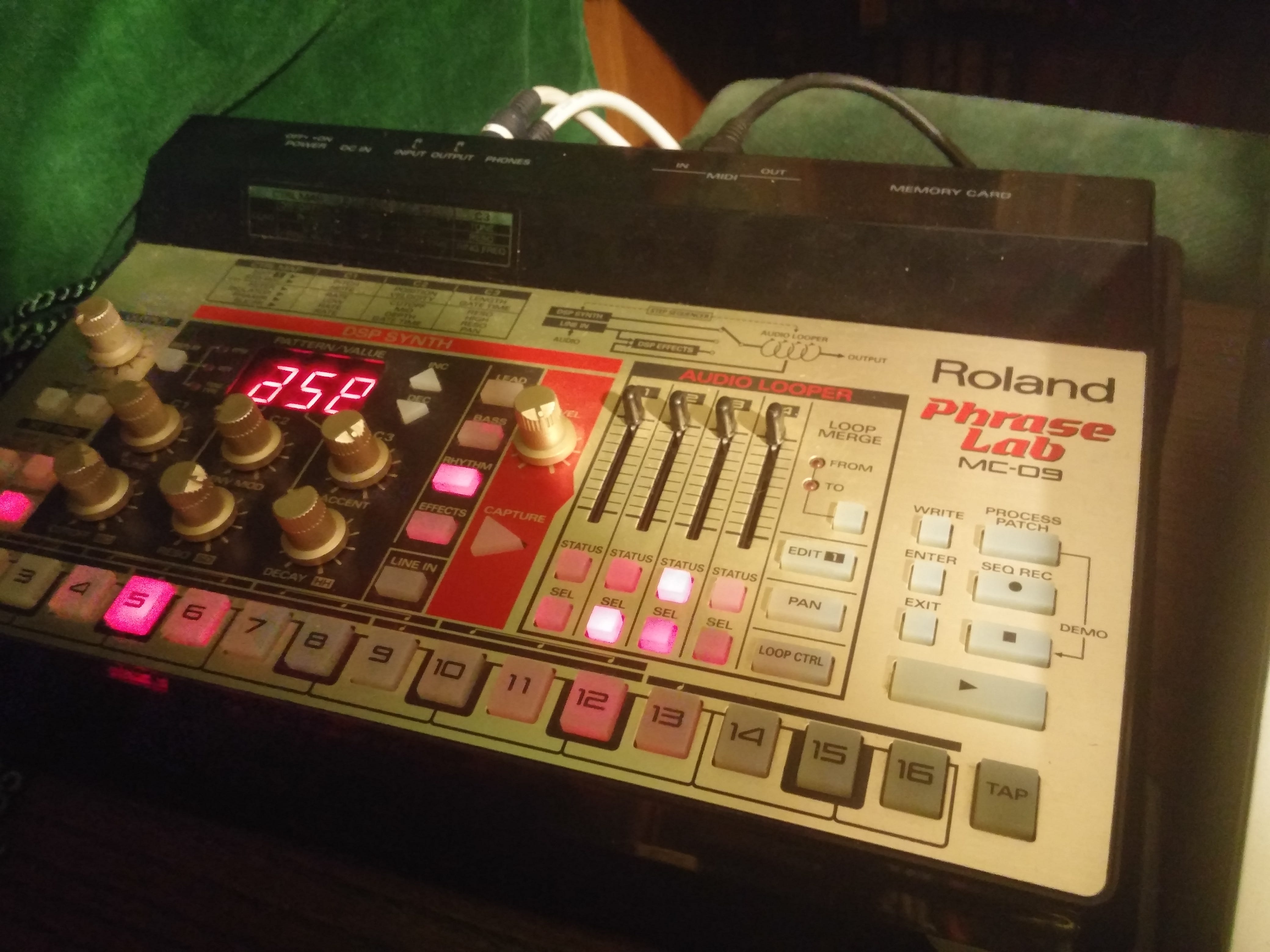 Roland　MC-09 250px-Roland_MC-09.jpg