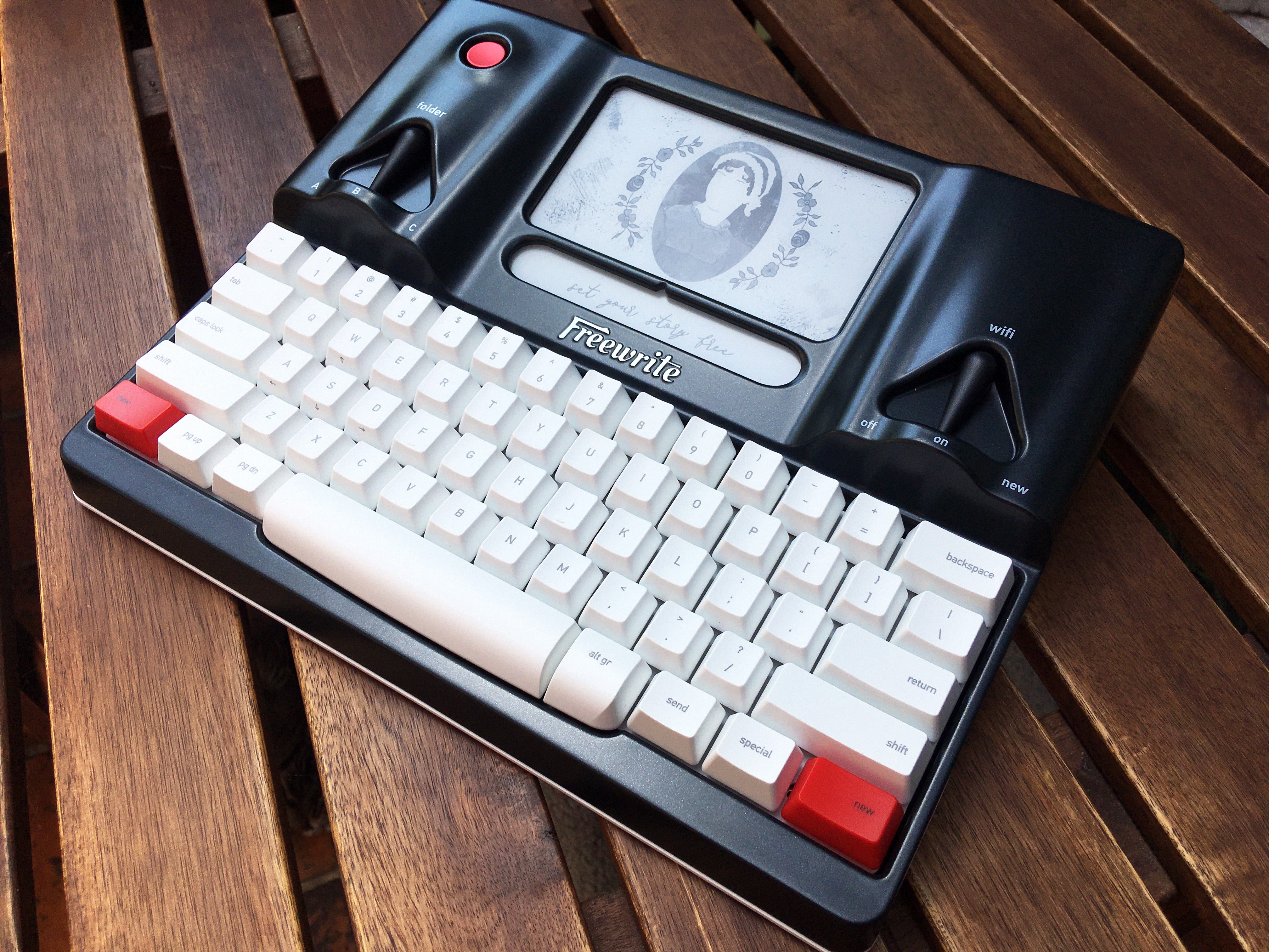 Astrohaus Freewrite Smart Typewriter Gen. 3 Review | by Scollurio