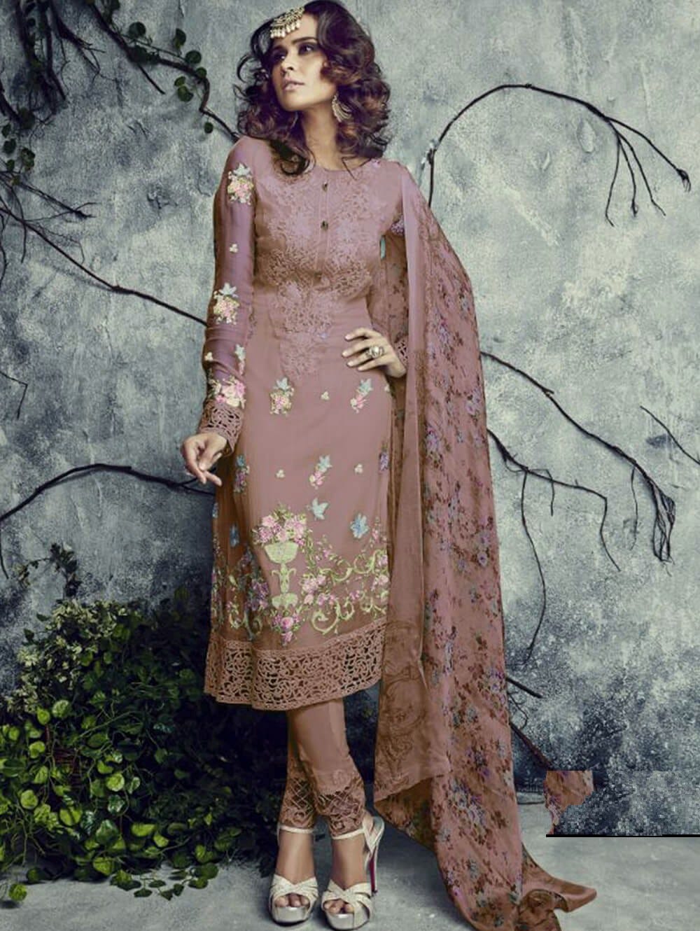 Purchase Pakistani Designer Wear Online — Look Elegant, Classy, and  Gorgeous | by Zoharin | Medium, image size:1000x1330