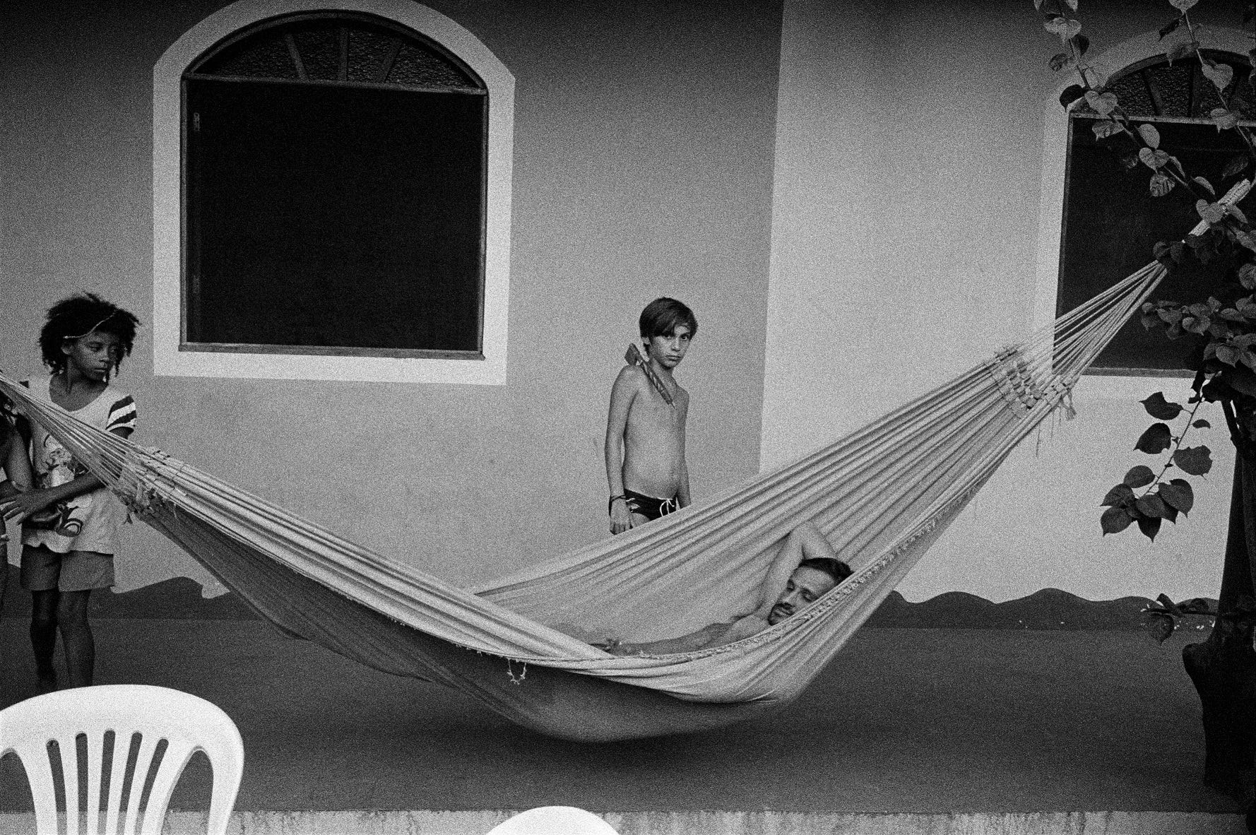 Retrato em branco e preto. O fotógrafo Mauro Restiffe fala sobre o… | by  Andrei Reina | Revista Bravo! | Medium, image size:1778x1182