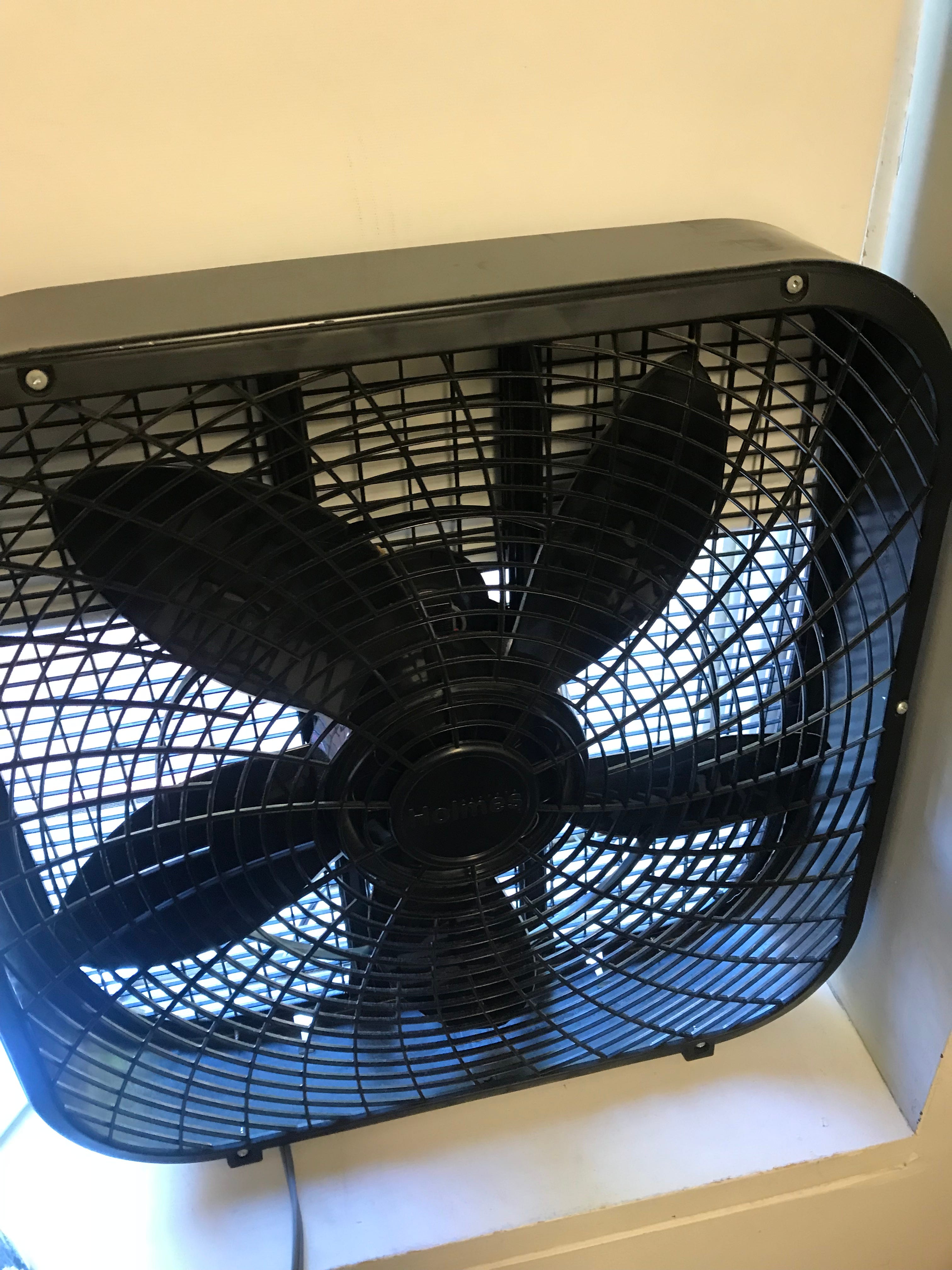 Critique: Holmes Window Box Fan. A window box fan seems like a