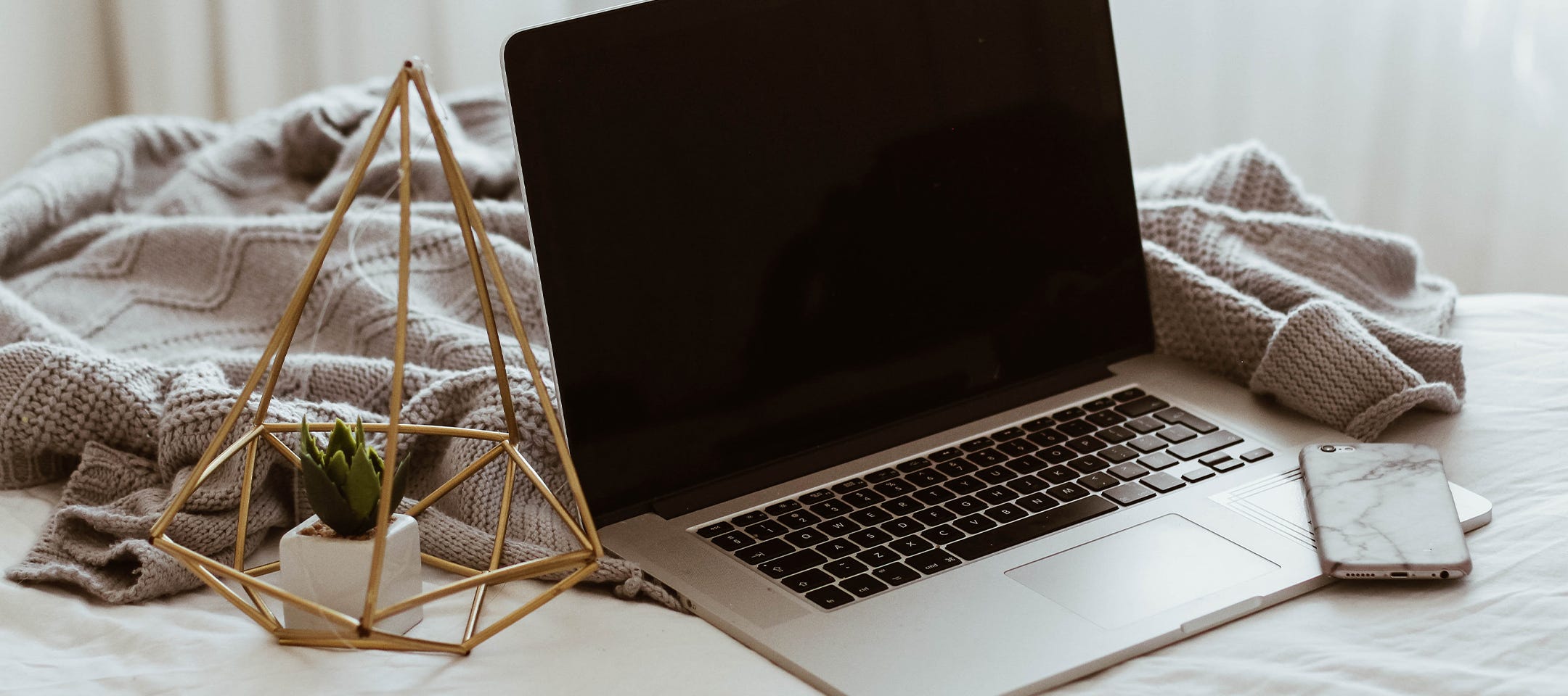 教學]在痞客邦、部落格嵌入Facebook粉絲專頁FB外掛的2種方法| by Mio | 斜槓女紙| Medium